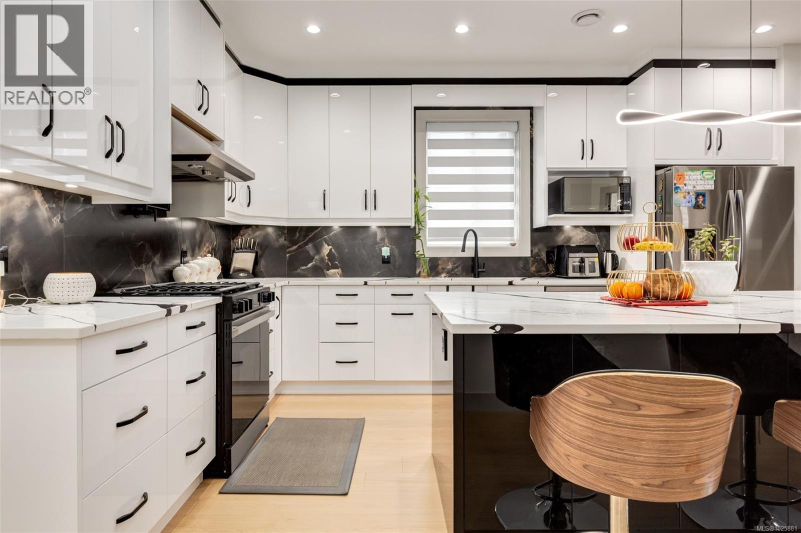 917 OLD VICTORIA RD - 8