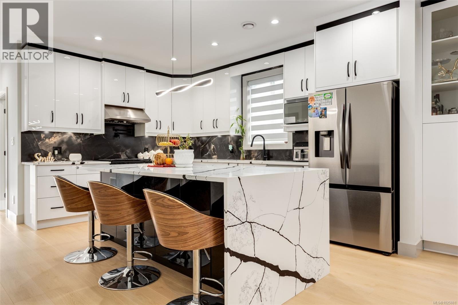 917 OLD VICTORIA RD - 7