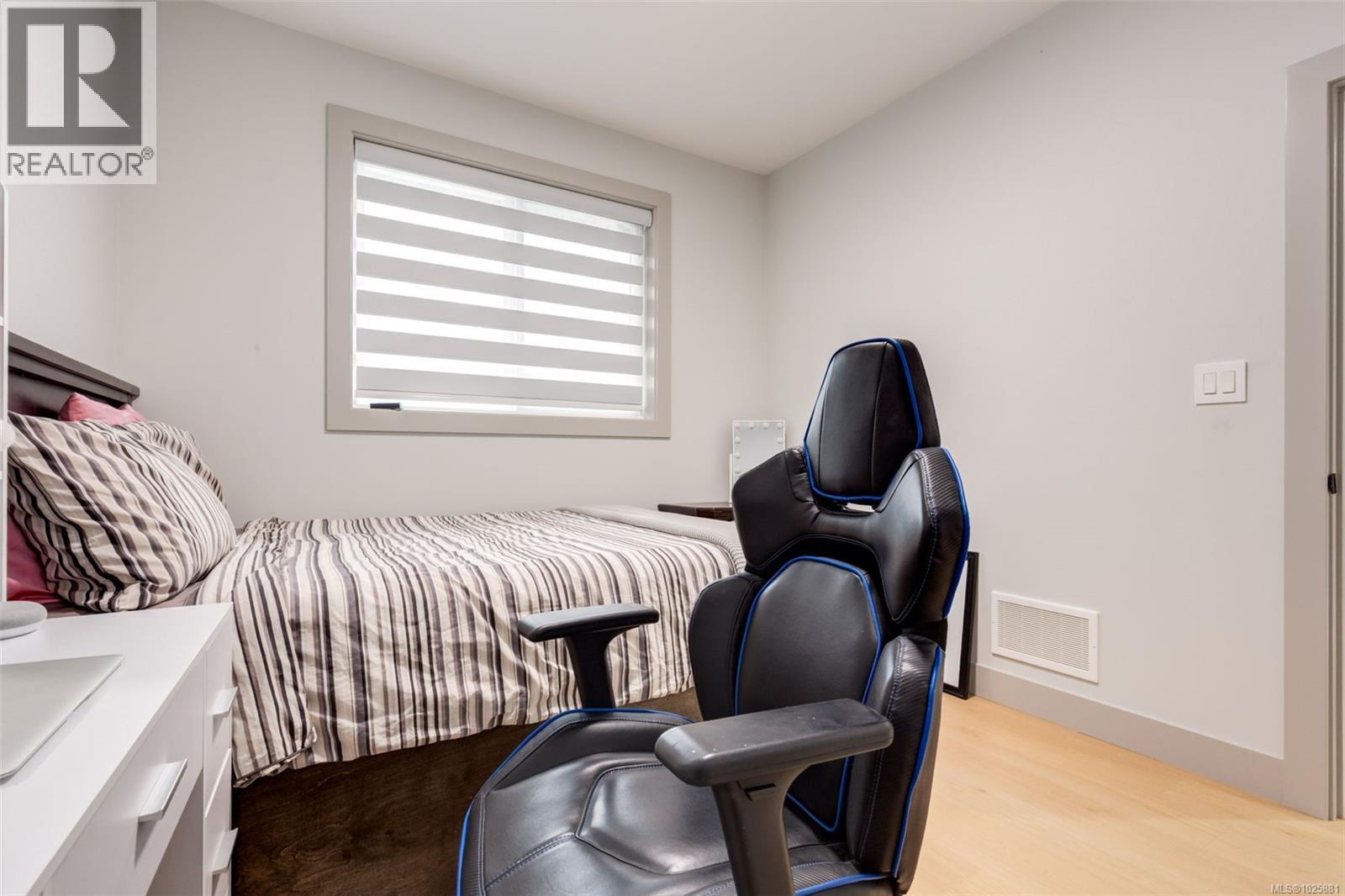 917 OLD VICTORIA RD - 35