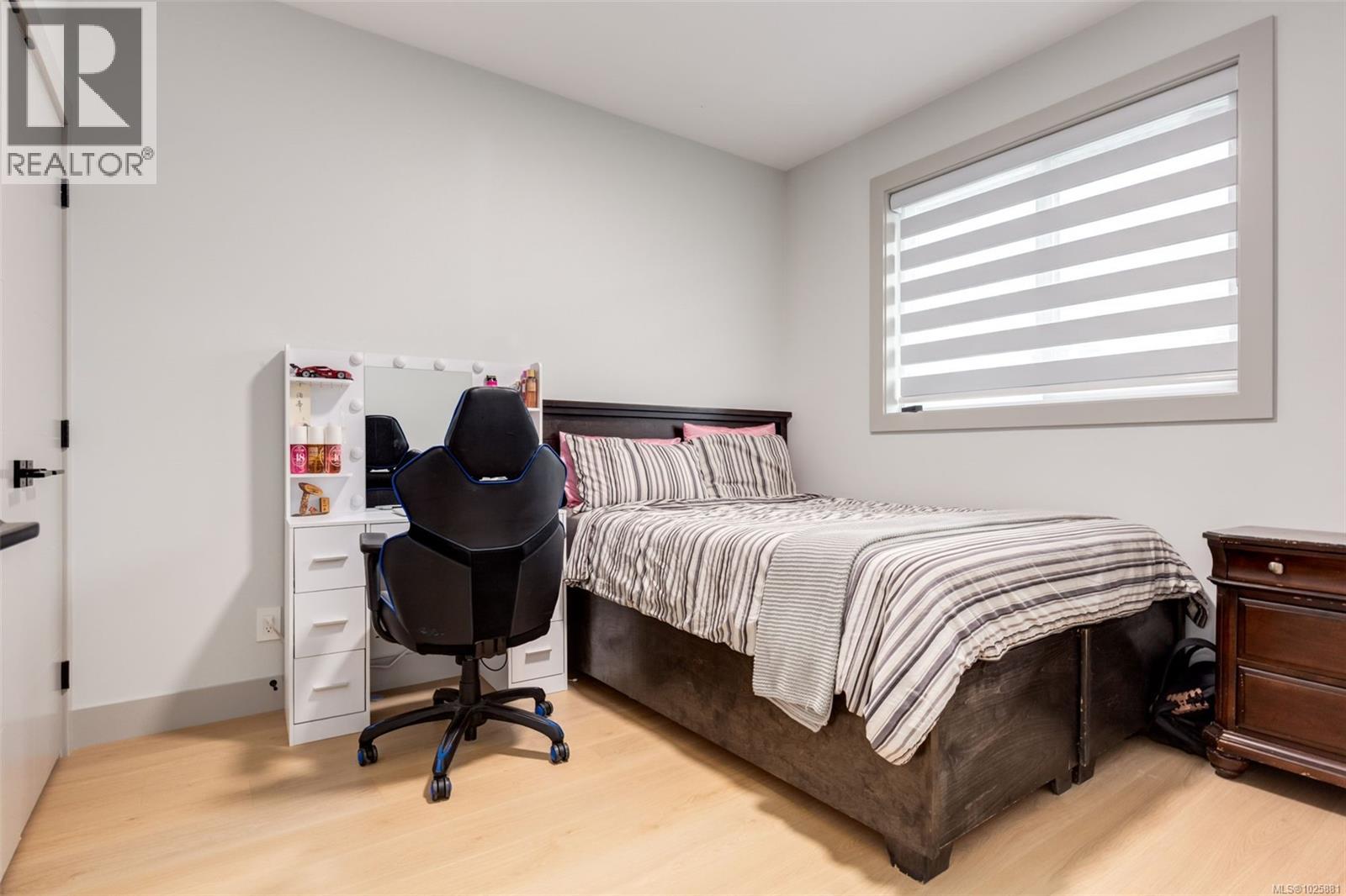 917 OLD VICTORIA RD - 34