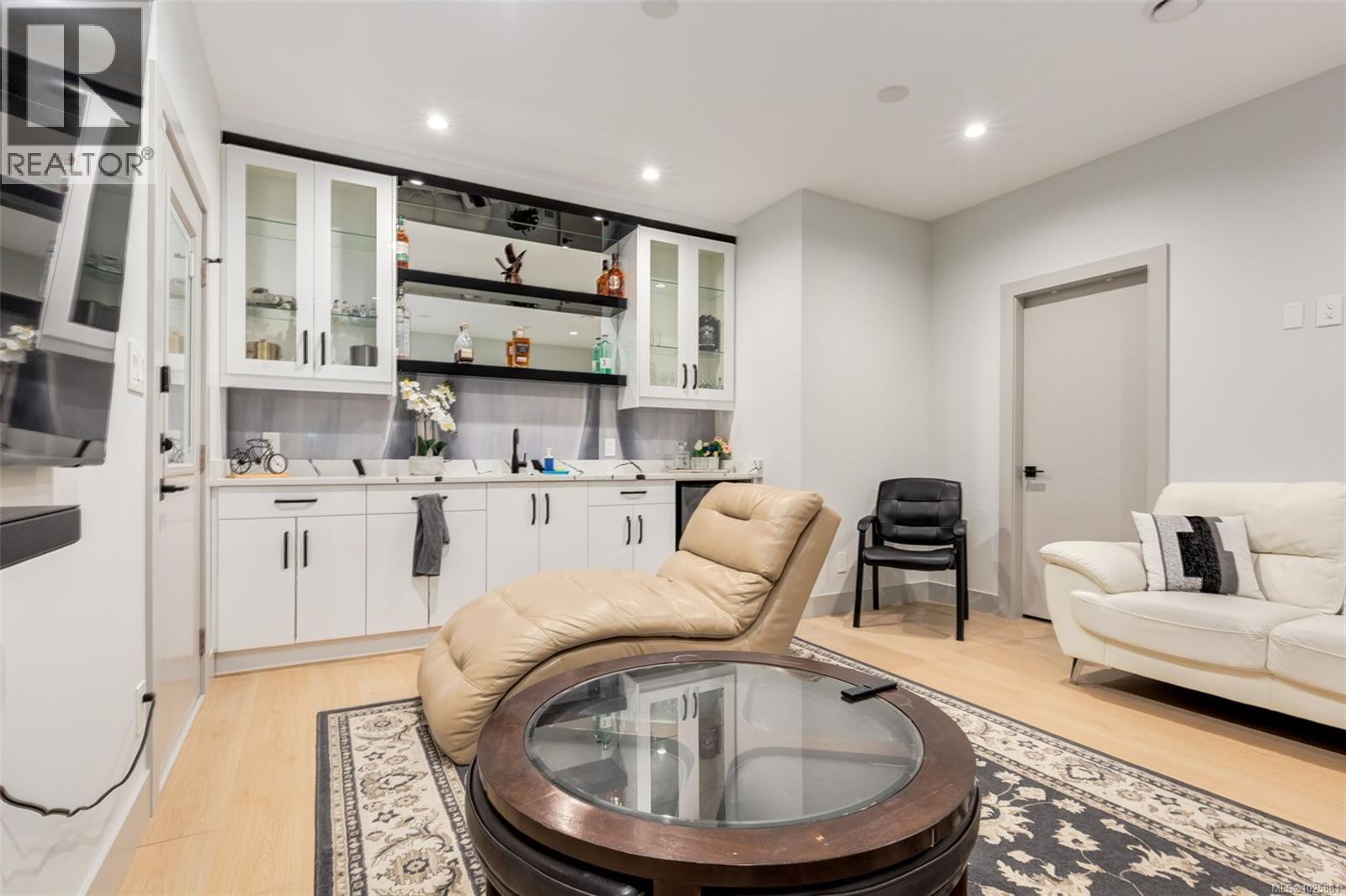 917 OLD VICTORIA RD - 44