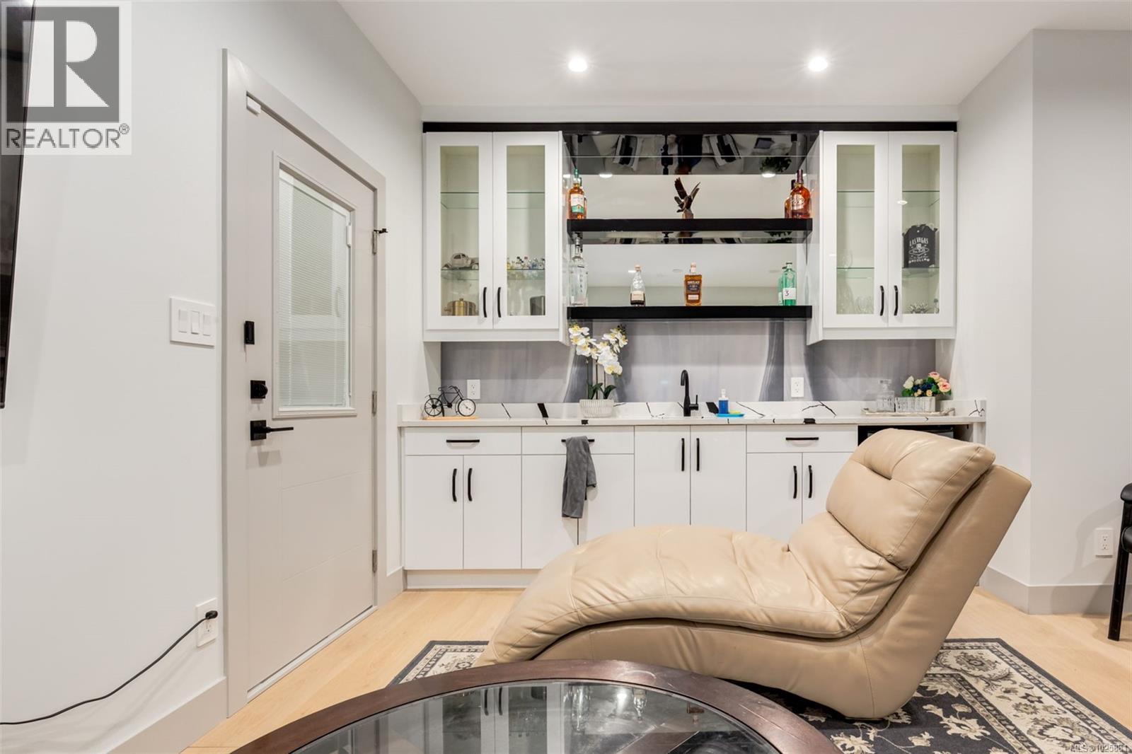 917 OLD VICTORIA RD - 43