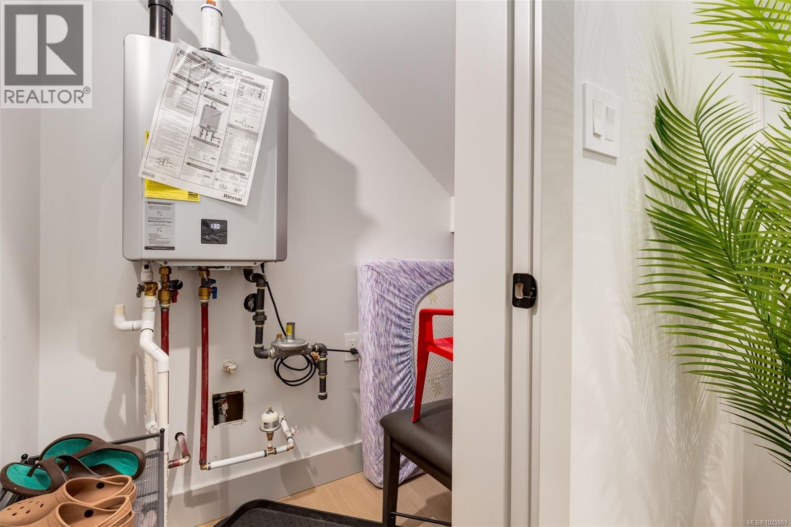 917 OLD VICTORIA RD - 47