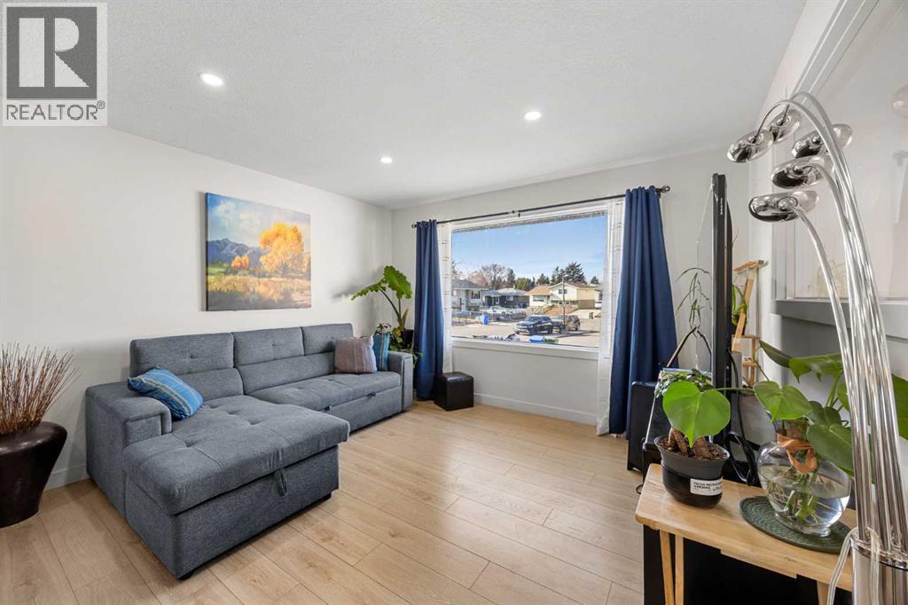 Single Family House Bi-level for Sale in  Radley Place SE Albert Park/Radisson Heights Calgary 