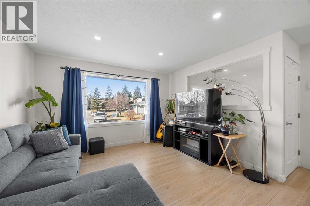 Single Family House Bi-level for Sale in  Radley Place SE Albert Park/Radisson Heights Calgary 