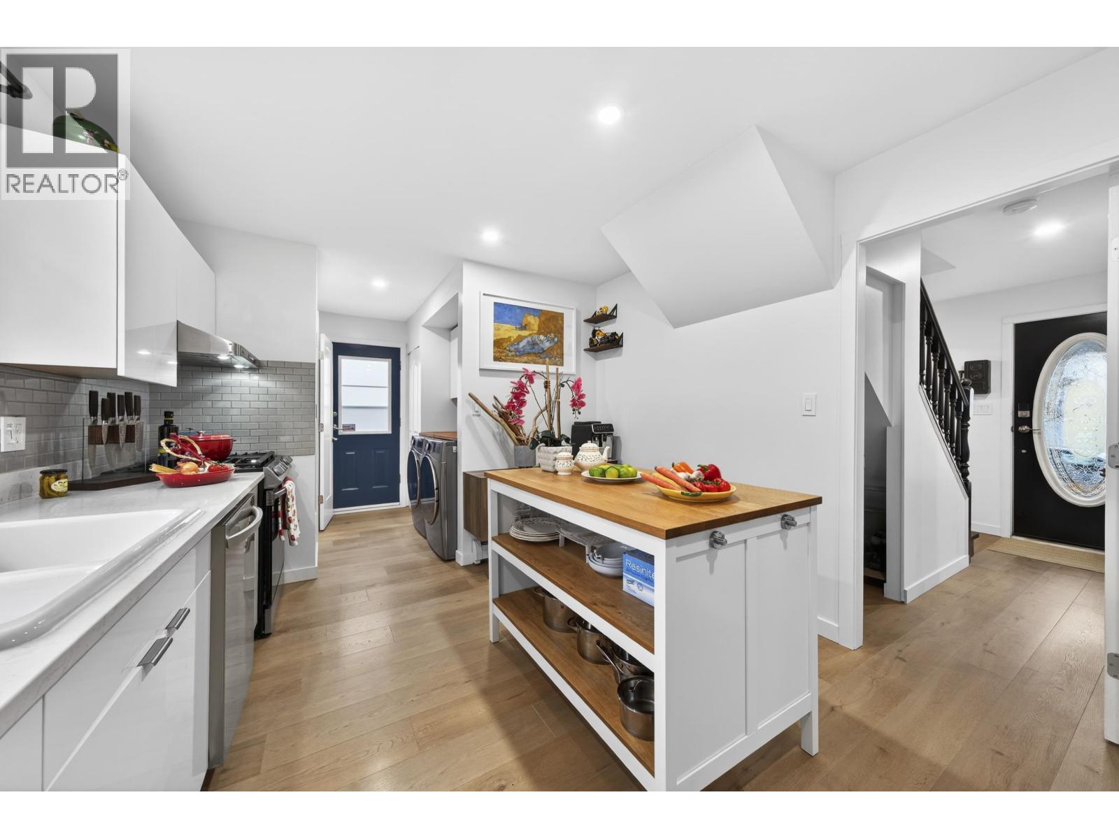 2005 LONDON STREET, New Westminster