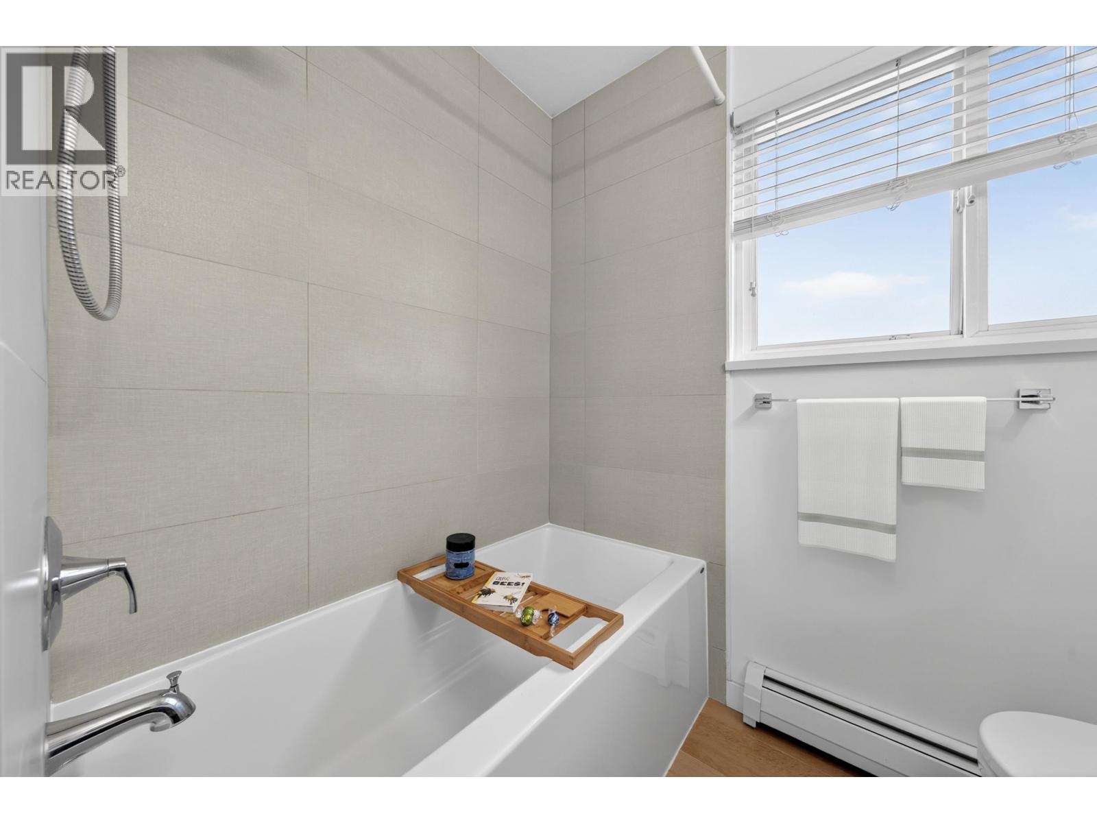 2005 LONDON STREET, New Westminster