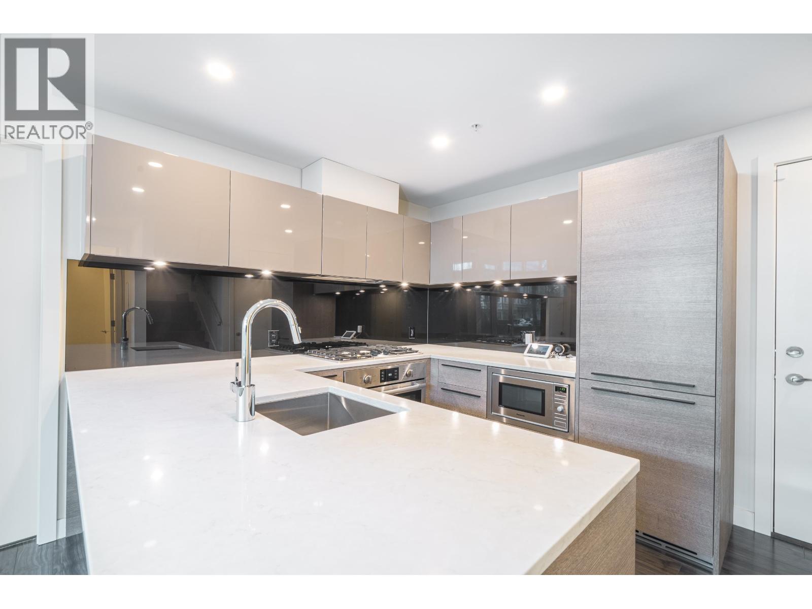 TH1 6288 CASSIE AVENUE, Burnaby