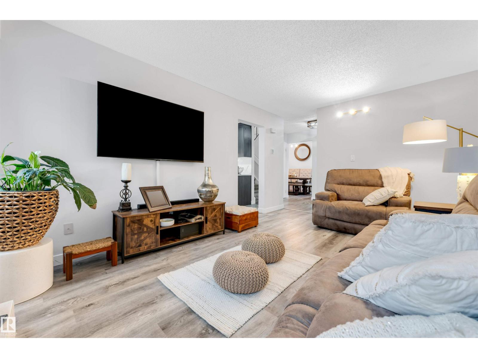 18010 96 Ave NW NW, Edmonton