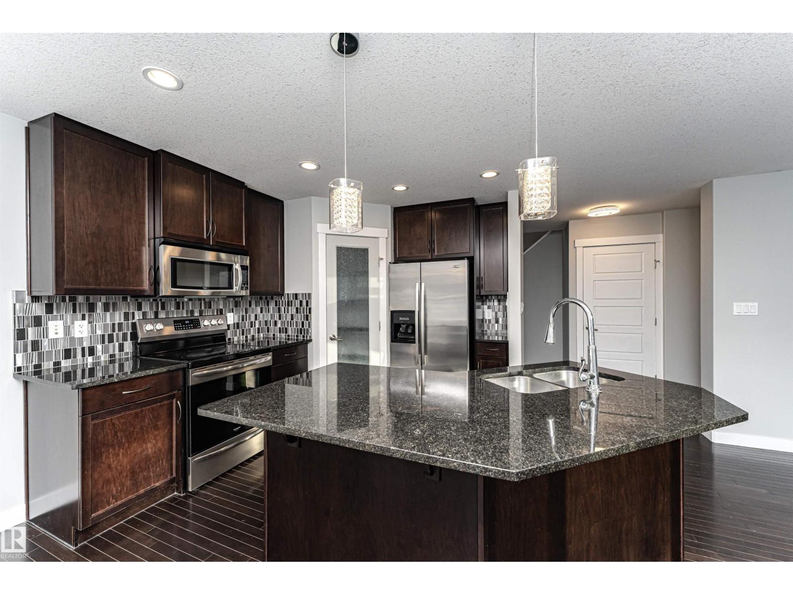 6963 19A AV SW, Edmonton