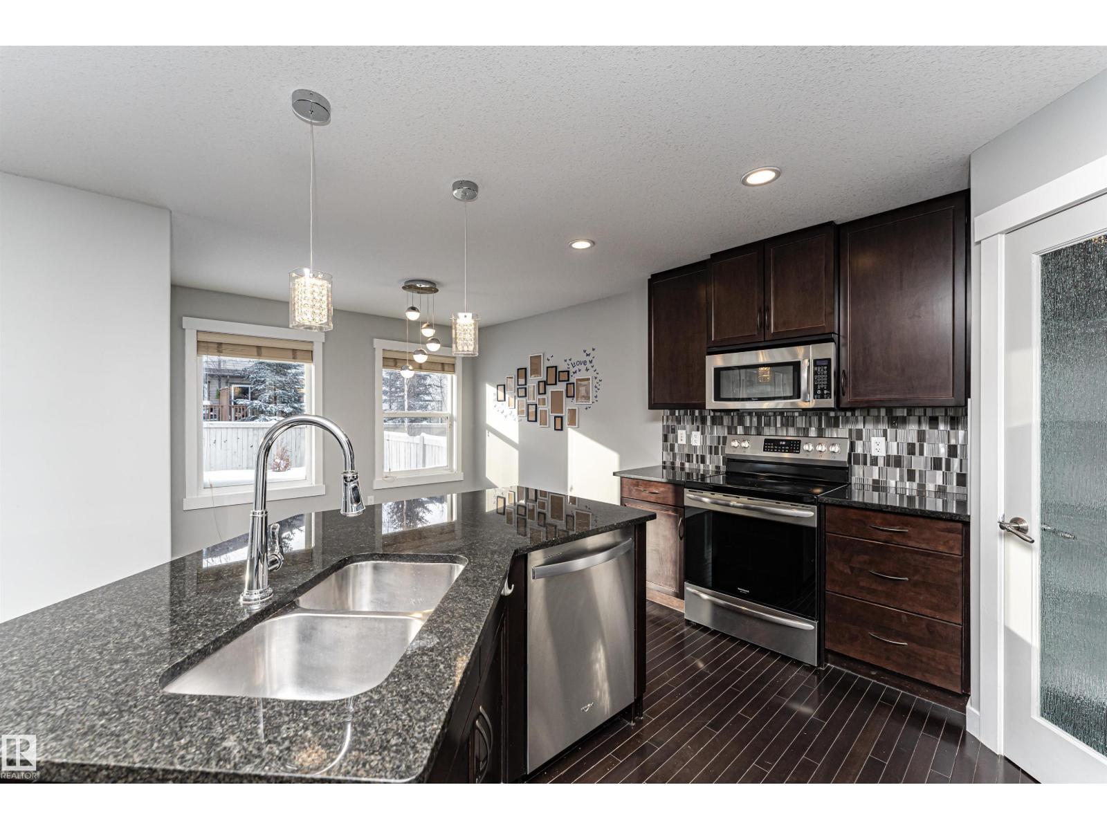 6963 19A AV SW, Edmonton