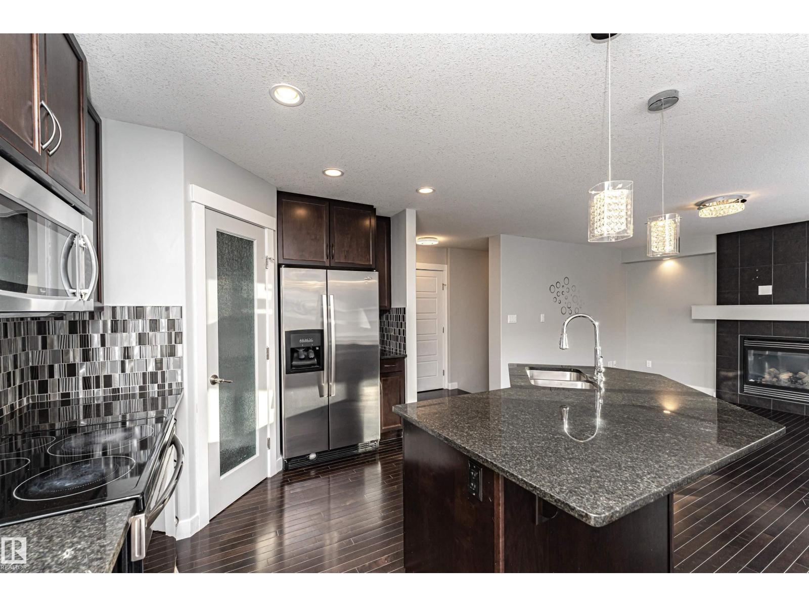 6963 19A AV SW, Edmonton