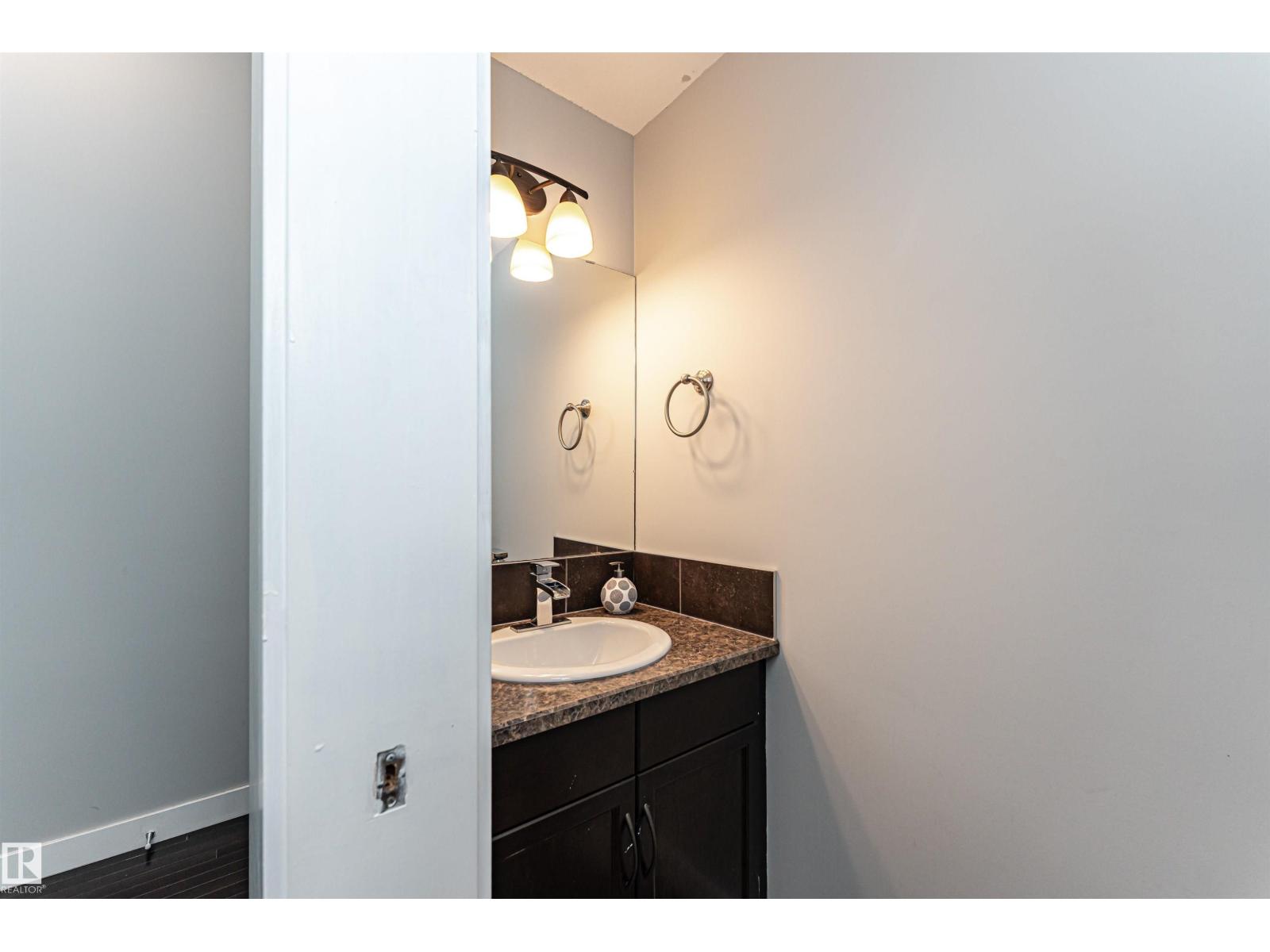 6963 19A AV SW, Edmonton