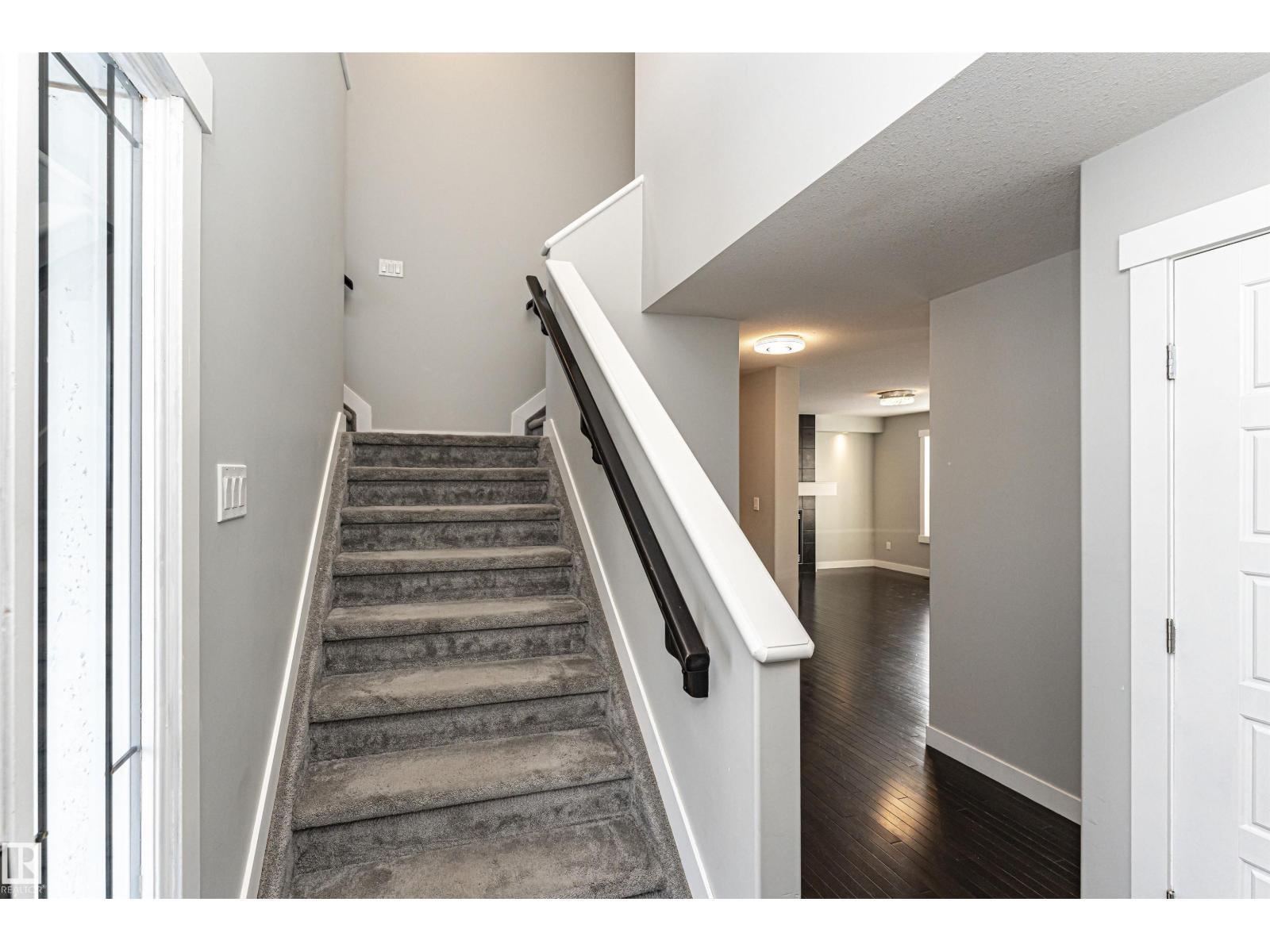 6963 19A AV SW, Edmonton