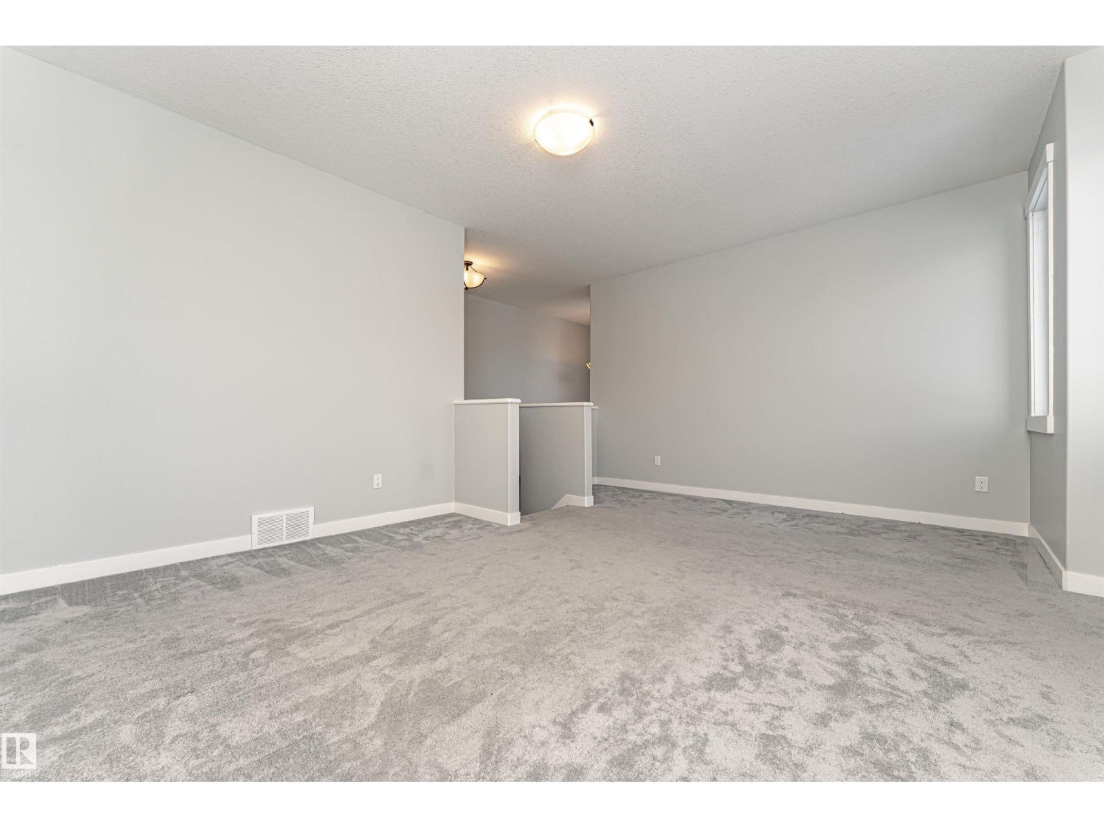 6963 19A AV SW, Edmonton