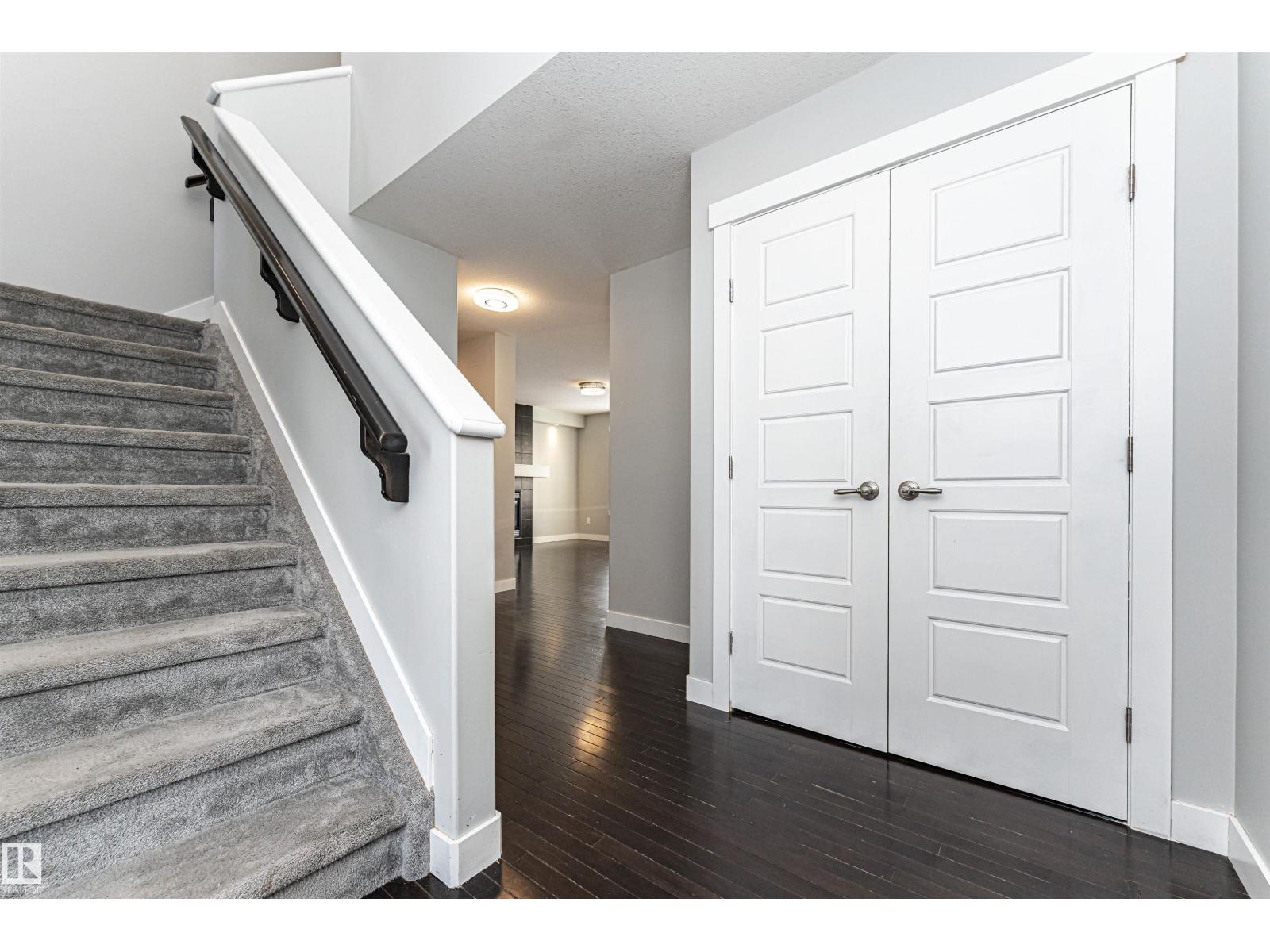 6963 19A AV SW, Edmonton