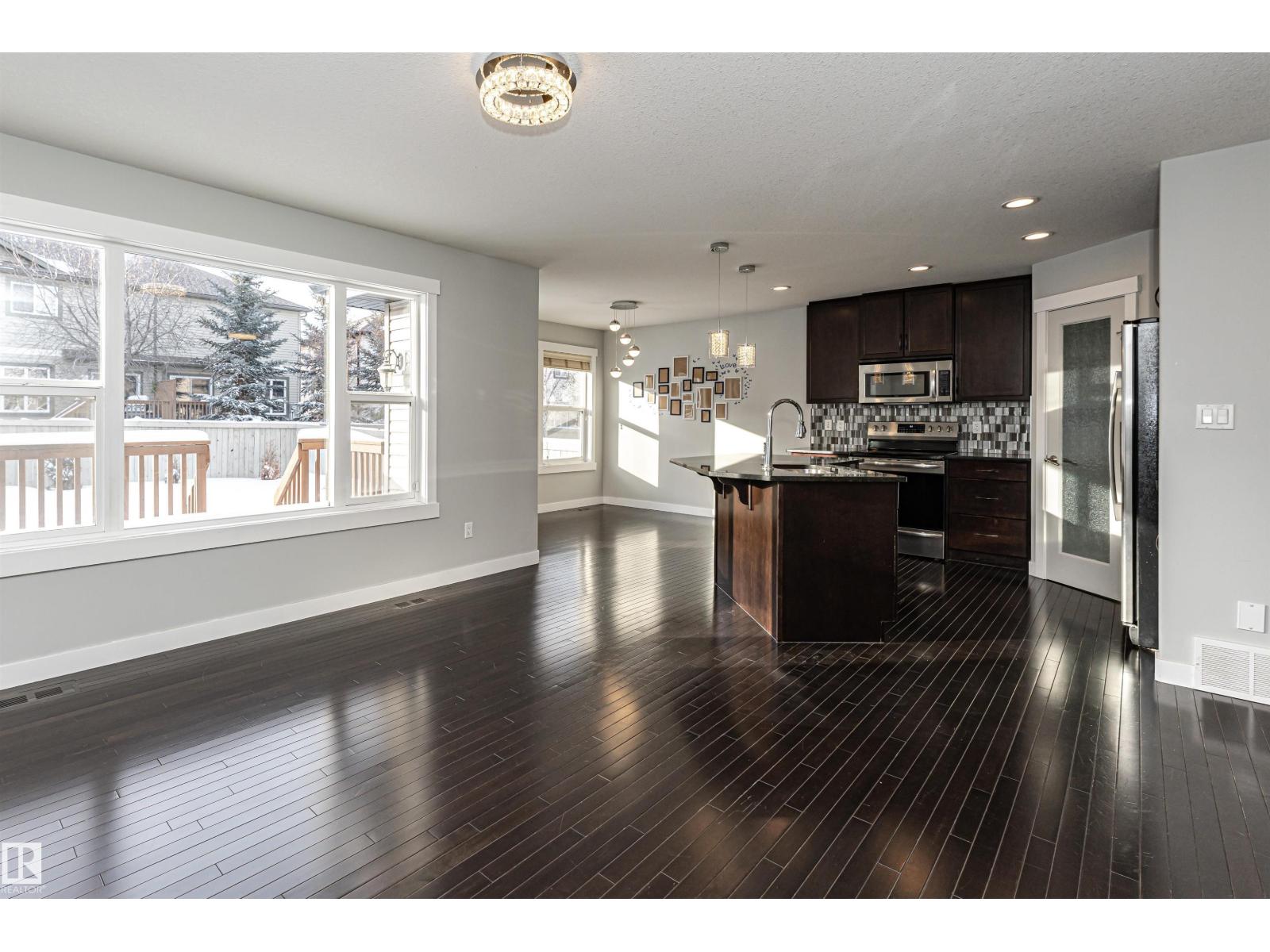 6963 19A AV SW, Edmonton