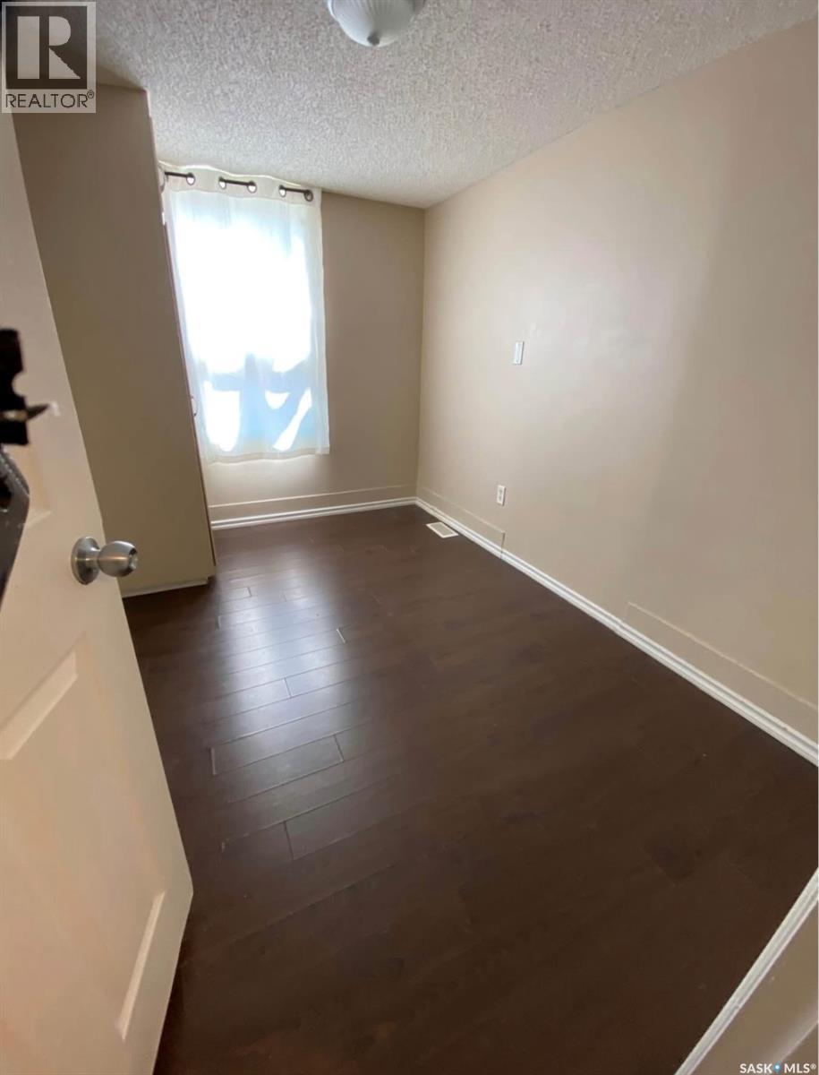 1113 Valley STREET - Photo 5 of 14, Estevan, Saskatchewan