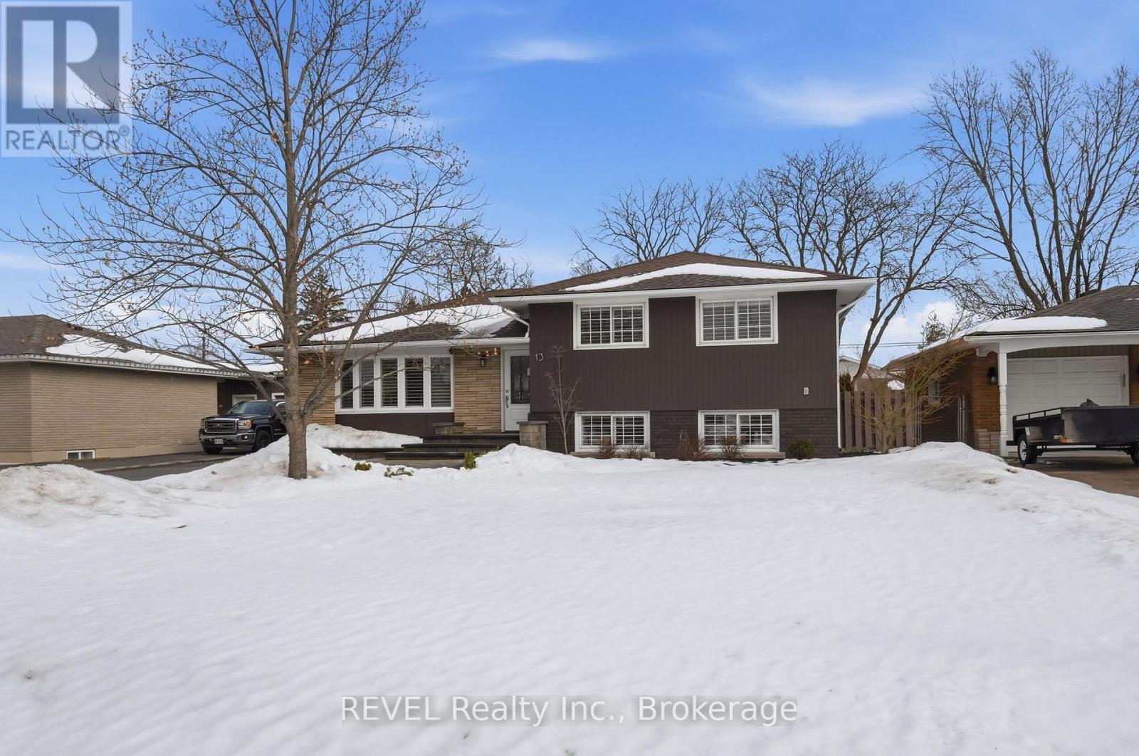 13 CRESTCOMBE ROAD - Photo 2 of 45, St. Catharines (Ridley), Ontario