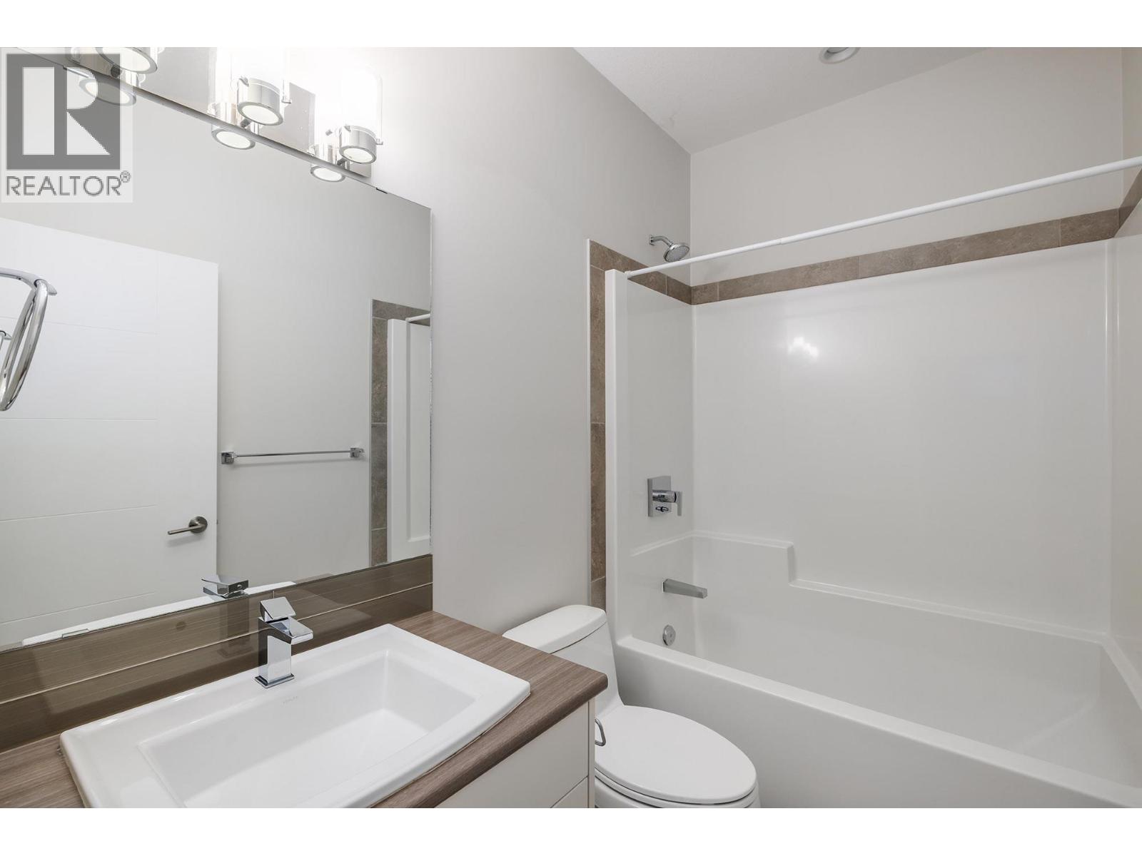 3 1102 Cameron Avenue, Kelowna