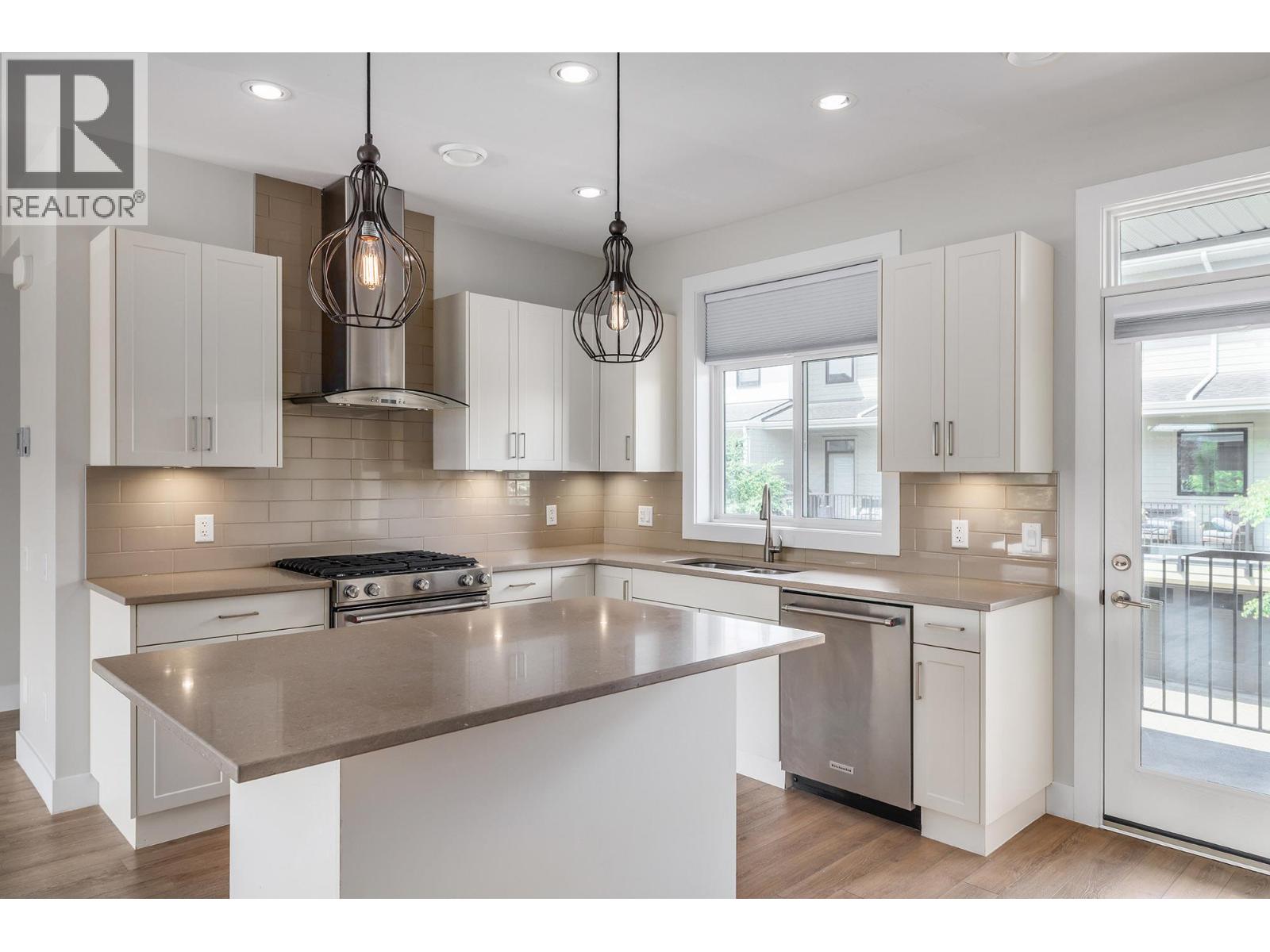 3 1102 Cameron Avenue, Kelowna