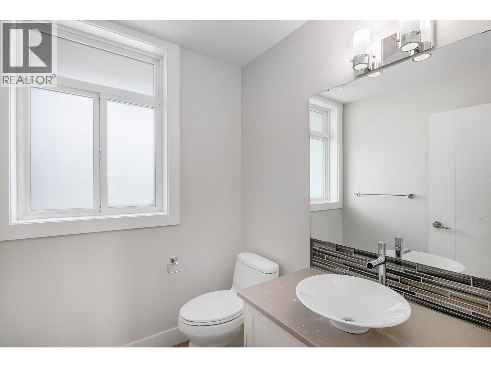 3 1102 Cameron Avenue, Kelowna