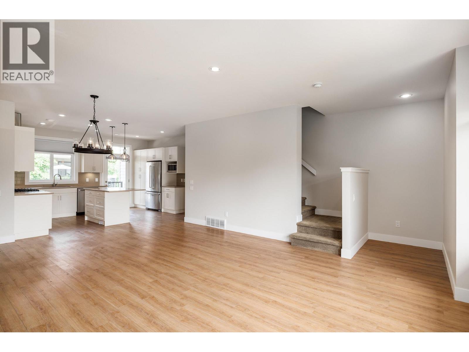 3 1102 Cameron Avenue, Kelowna