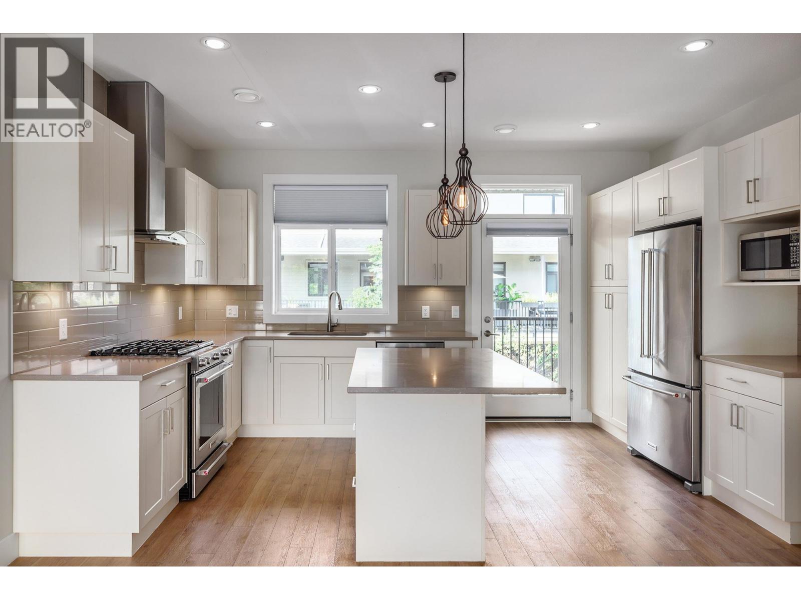 3 1102 Cameron Avenue, Kelowna