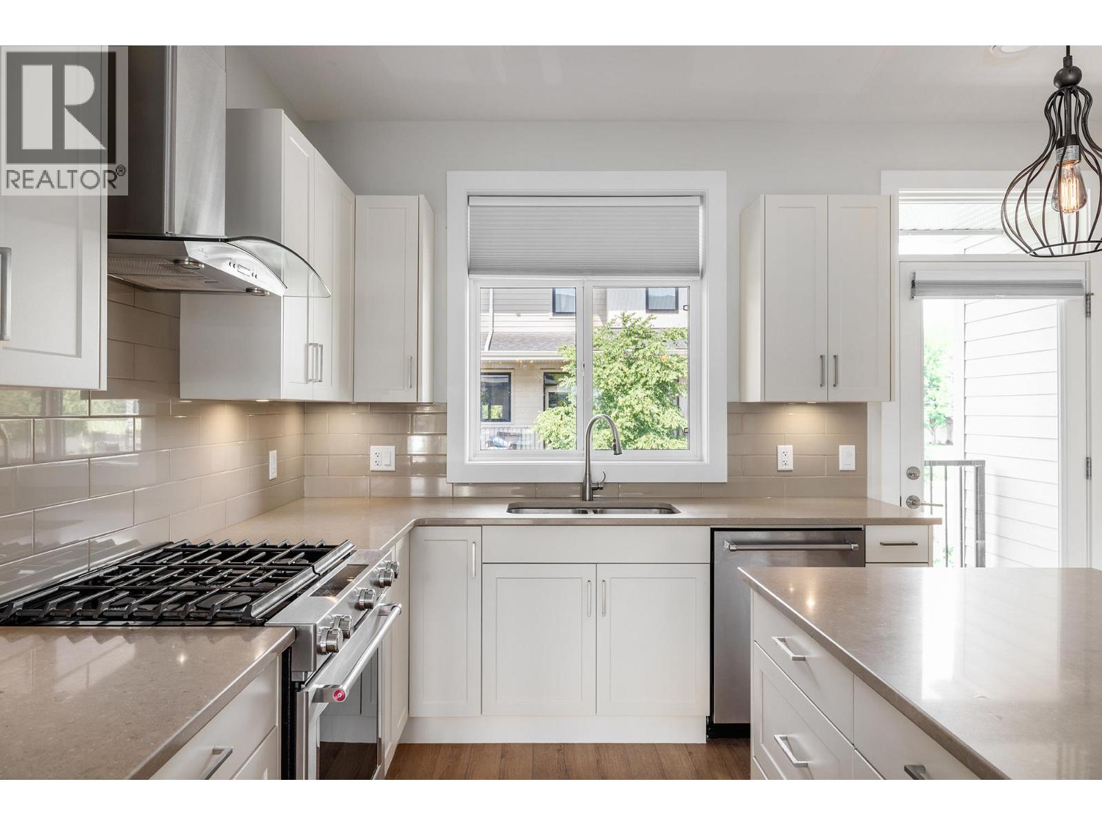 3 1102 Cameron Avenue, Kelowna