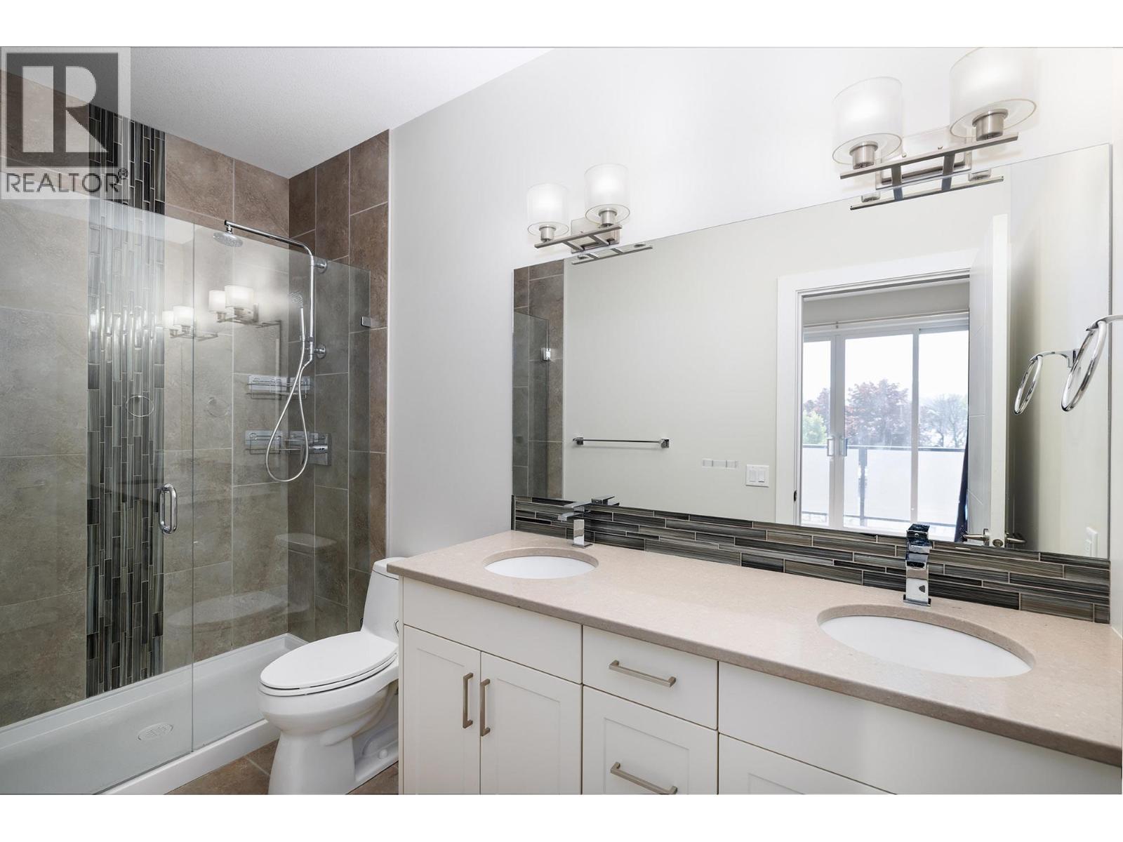 3 1102 Cameron Avenue, Kelowna