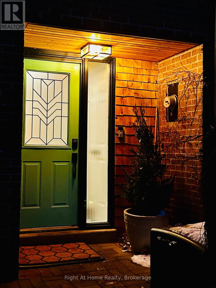 109 BRANT STREET - Photo 2 of 36, Oakville (CO Central), Ontario