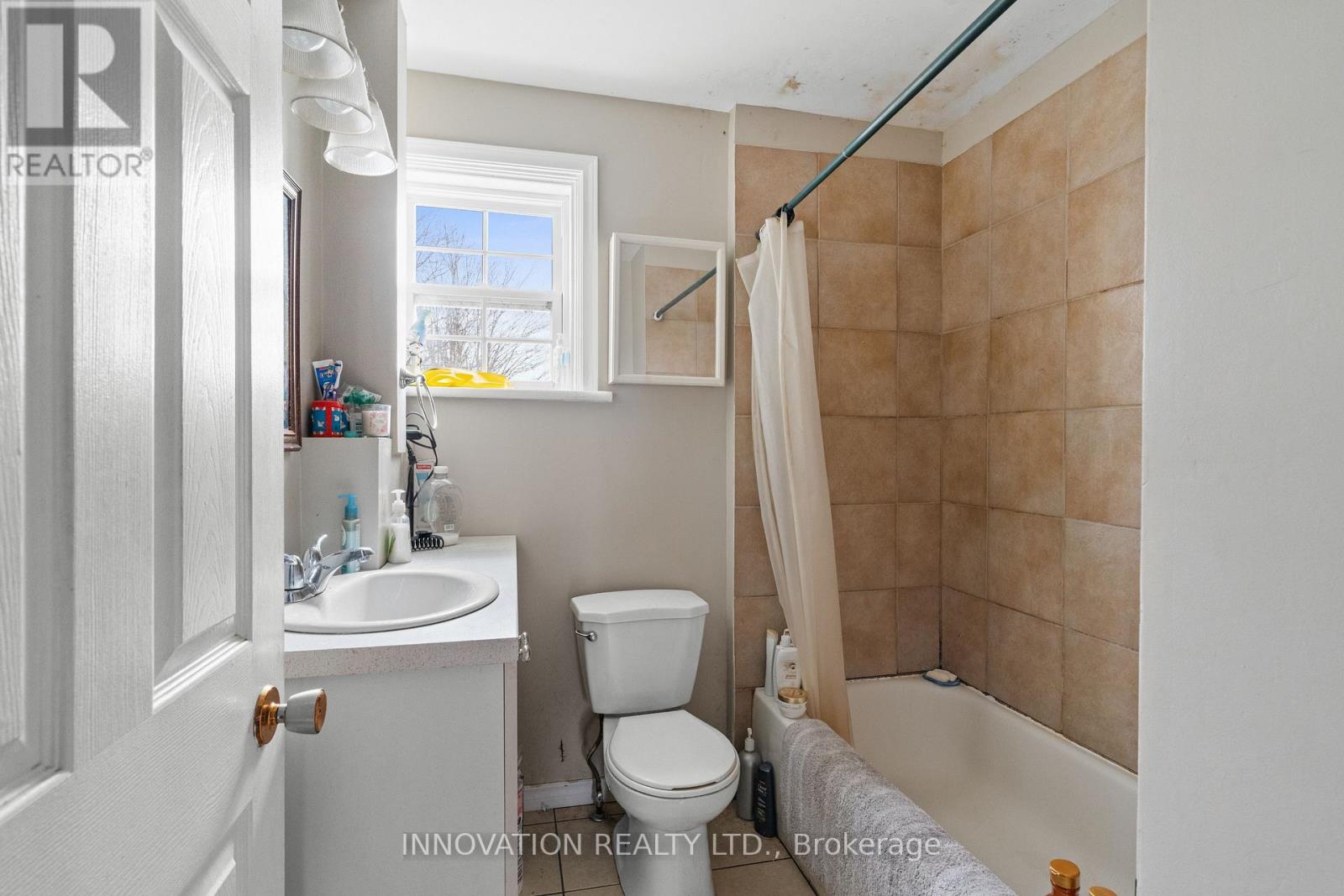 Five Plus Bedroom for Rent in Ottawa – 275 BRIDGE STREET, Ottawa – By Peter Sagos - Image 36