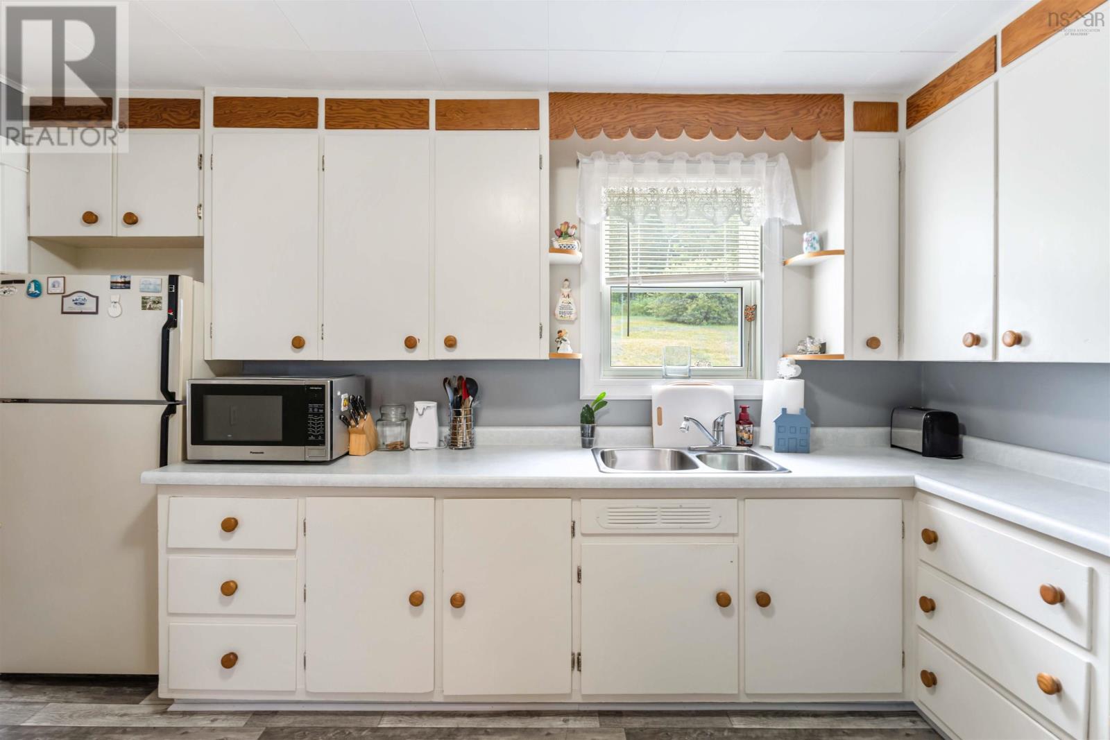 Property 21 of 51 of 4634 Shore Road W