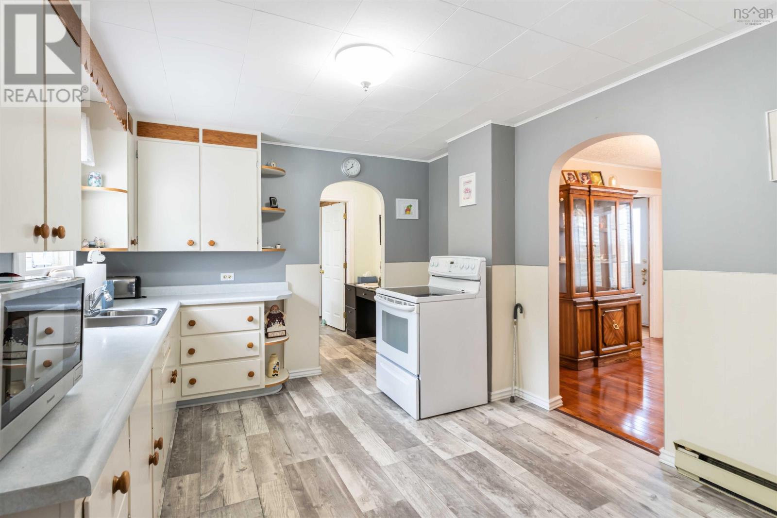 Property 22 of 51 of 4634 Shore Road W