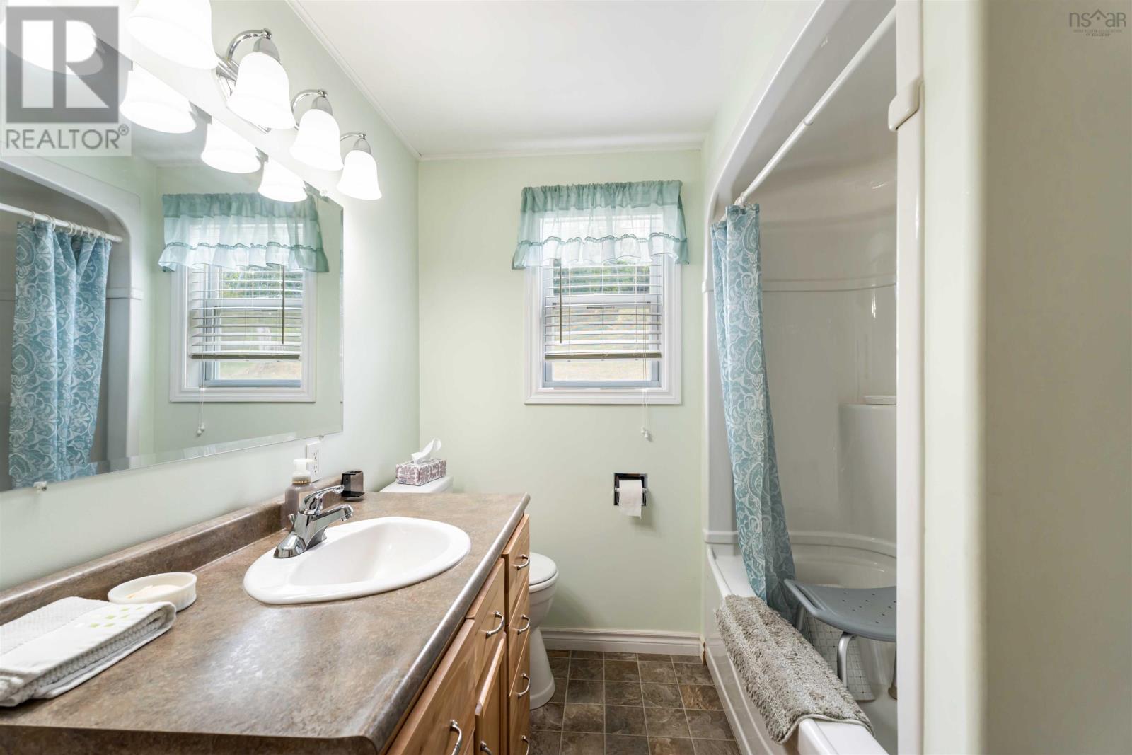 Property 31 of 51 of 4634 Shore Road W