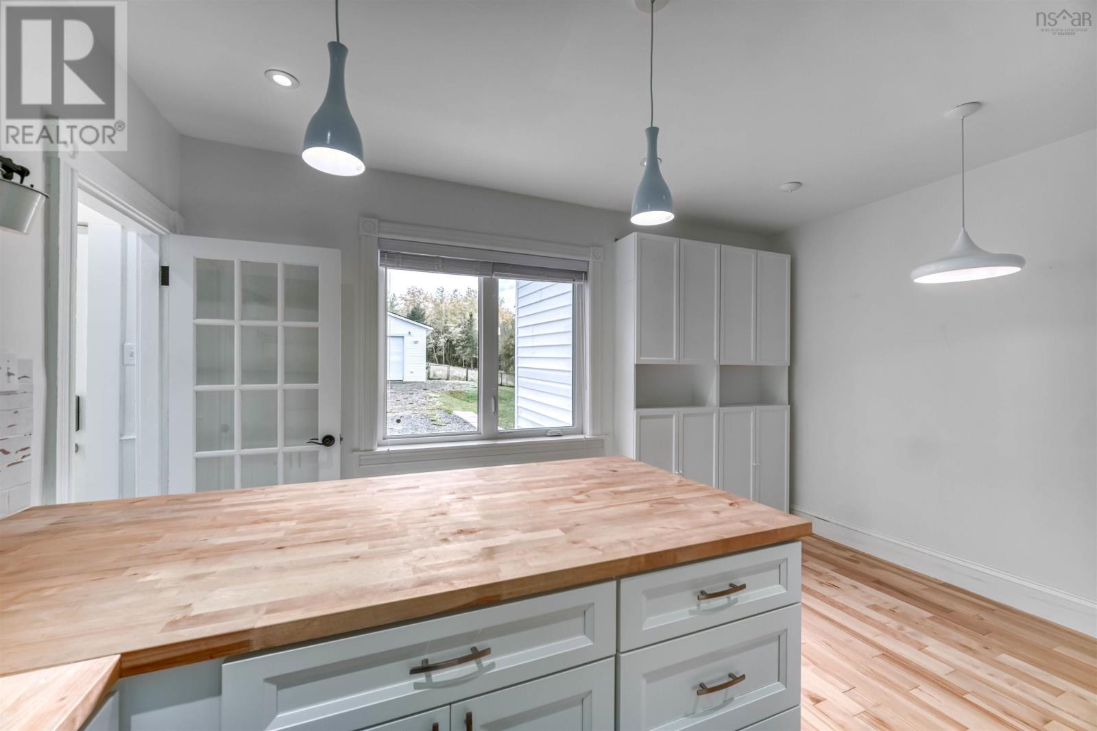 Property 19 of 50 of 1745 Victoria Street