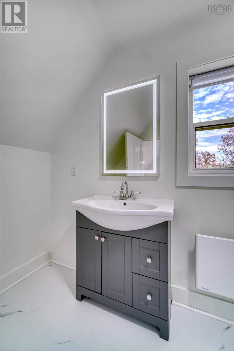 Property 23 of 50 of 1745 Victoria Street