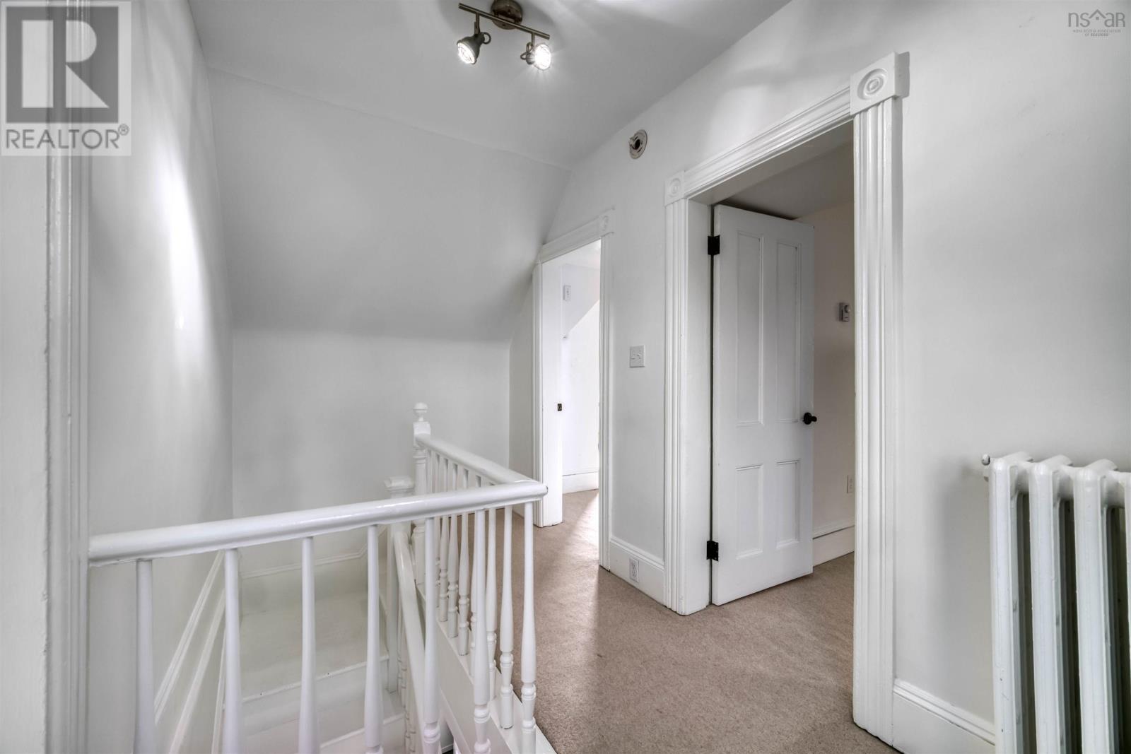 Property 29 of 50 of 1745 Victoria Street