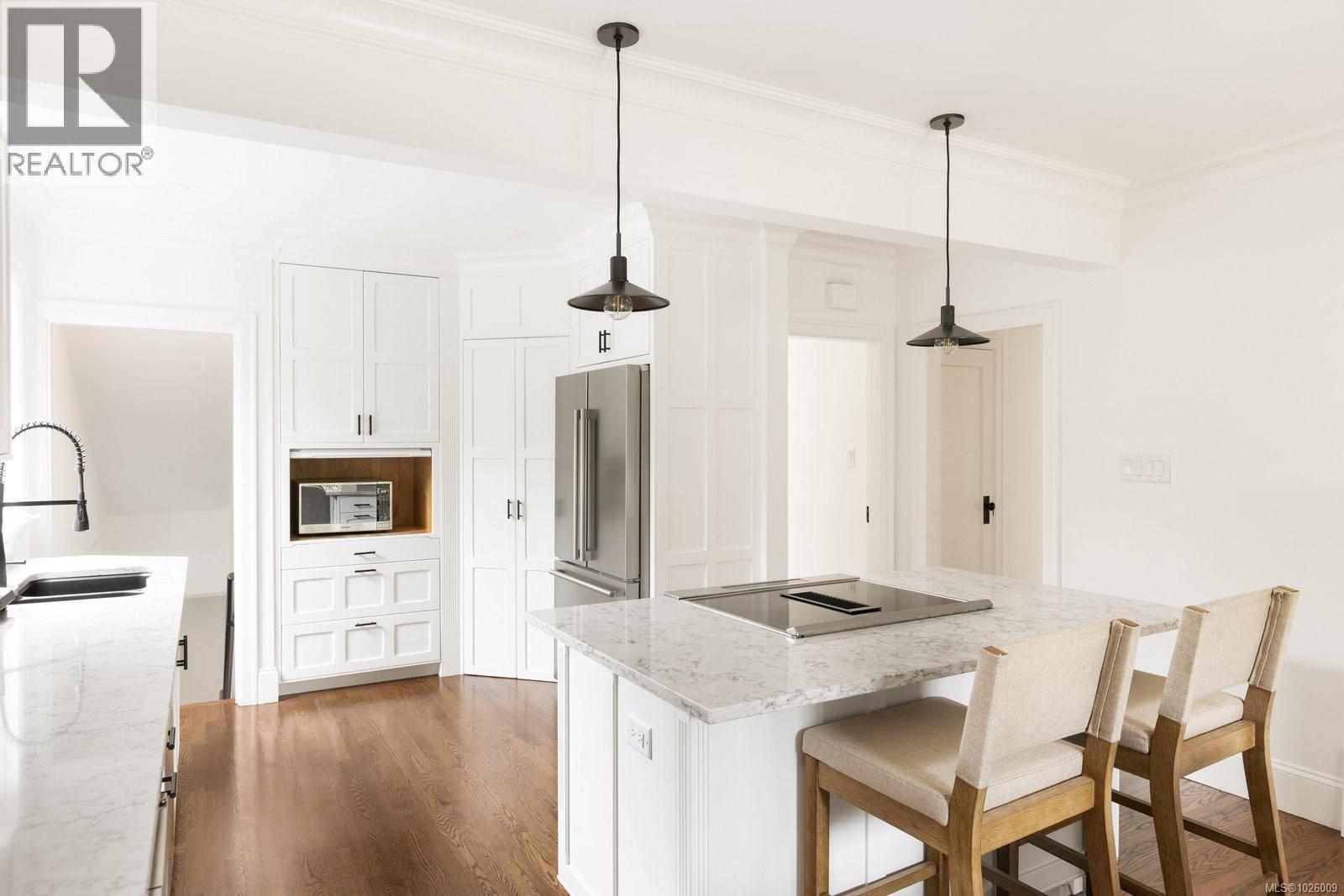  535 Falkland Road, Oak Bay