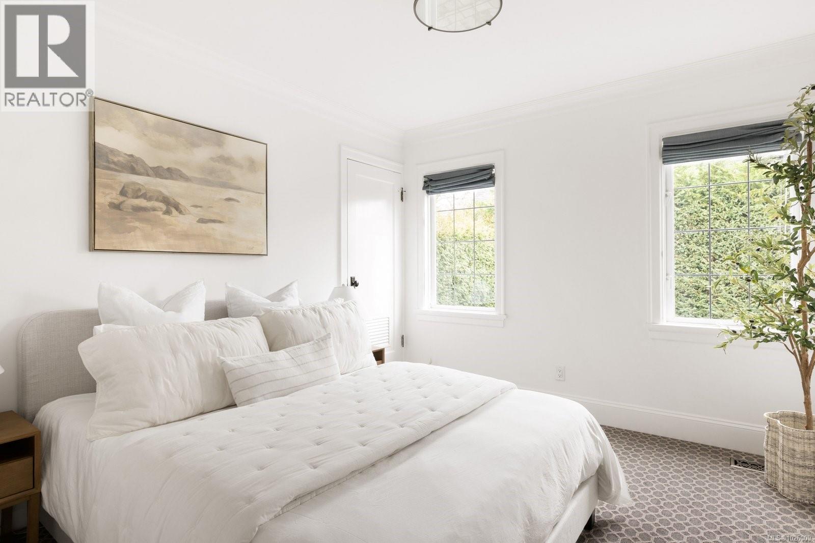  535 Falkland Road, Oak Bay