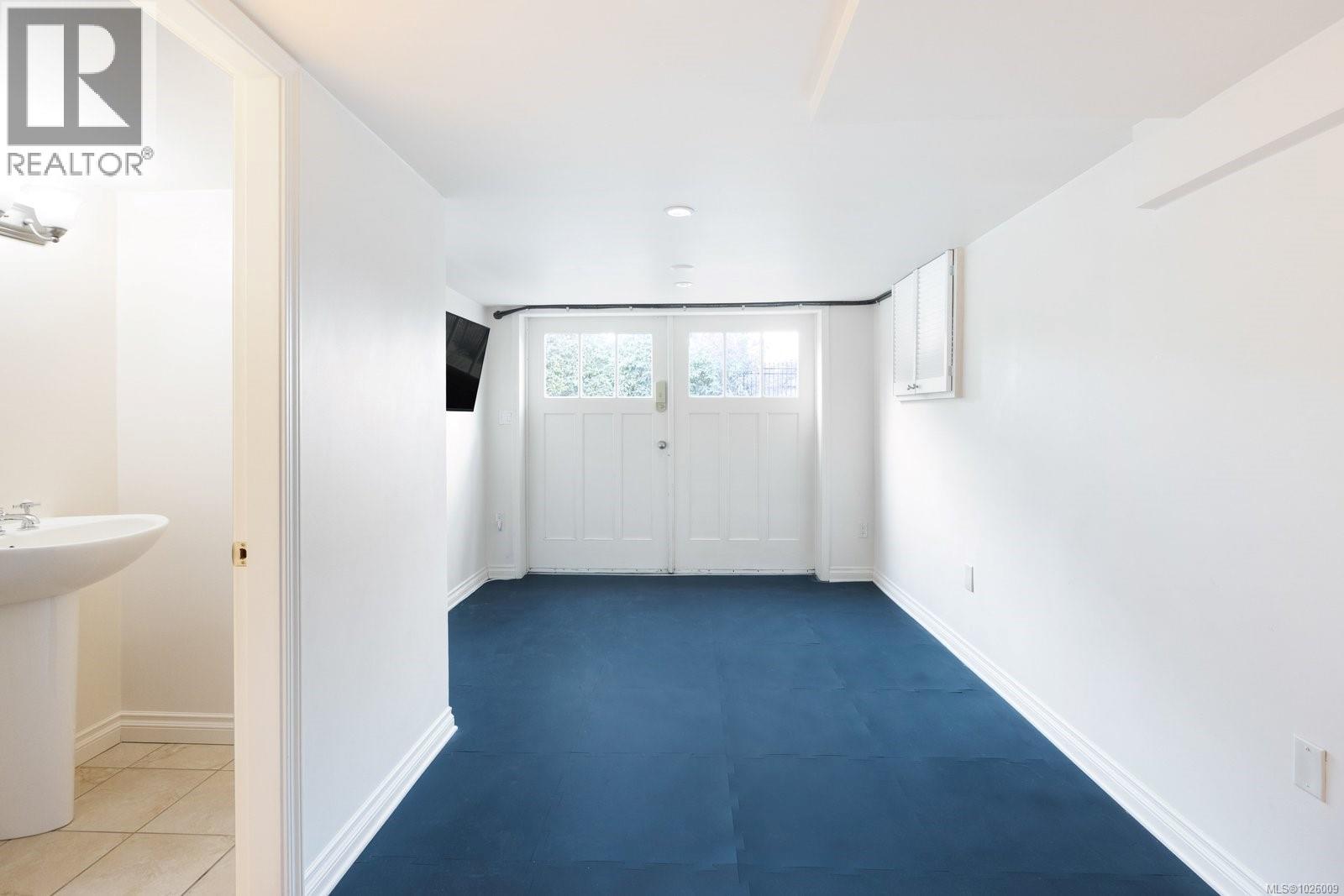  535 Falkland Road, Oak Bay