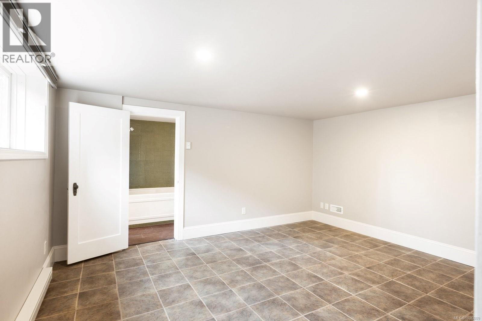  535 Falkland Road, Oak Bay