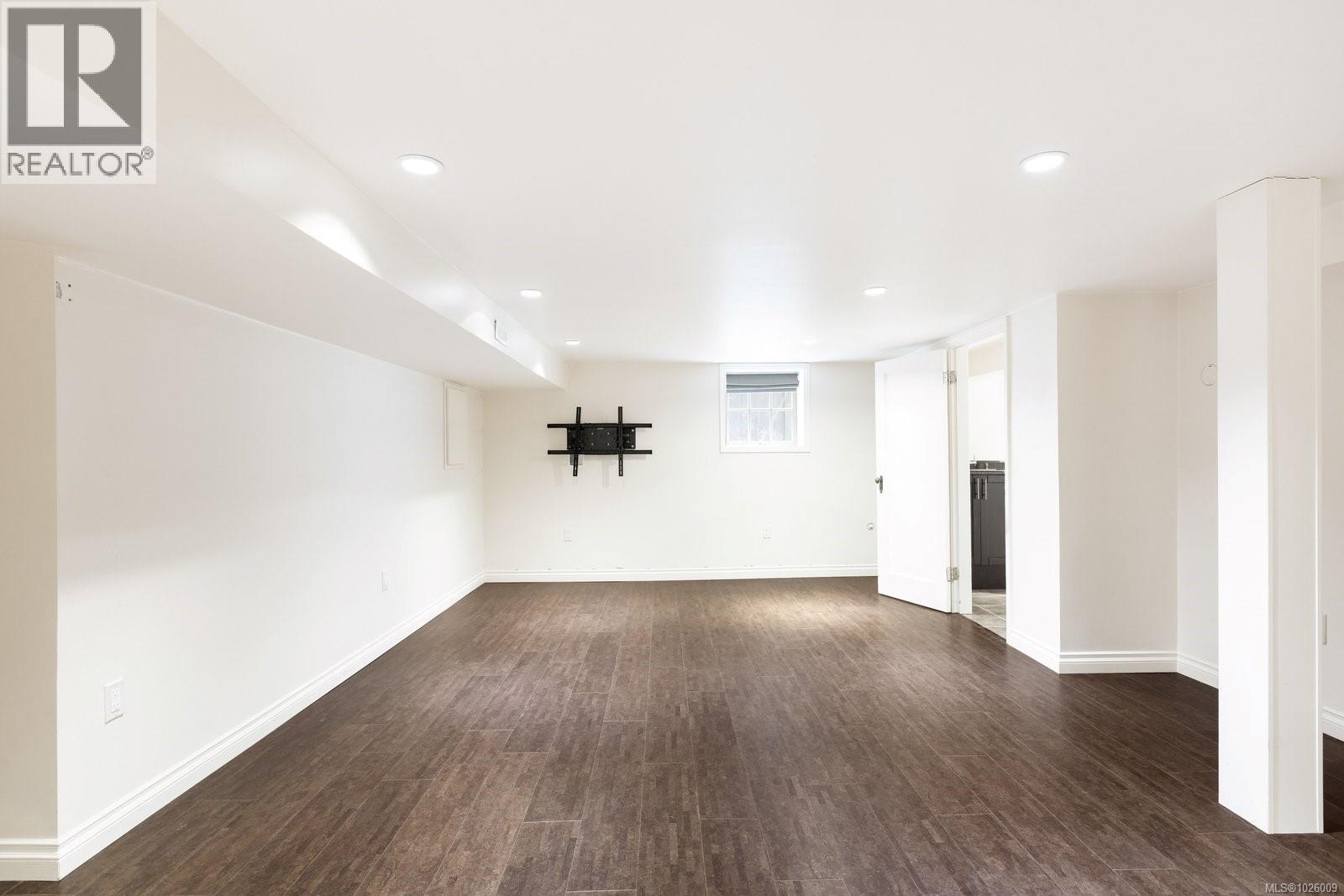  535 Falkland Road, Oak Bay