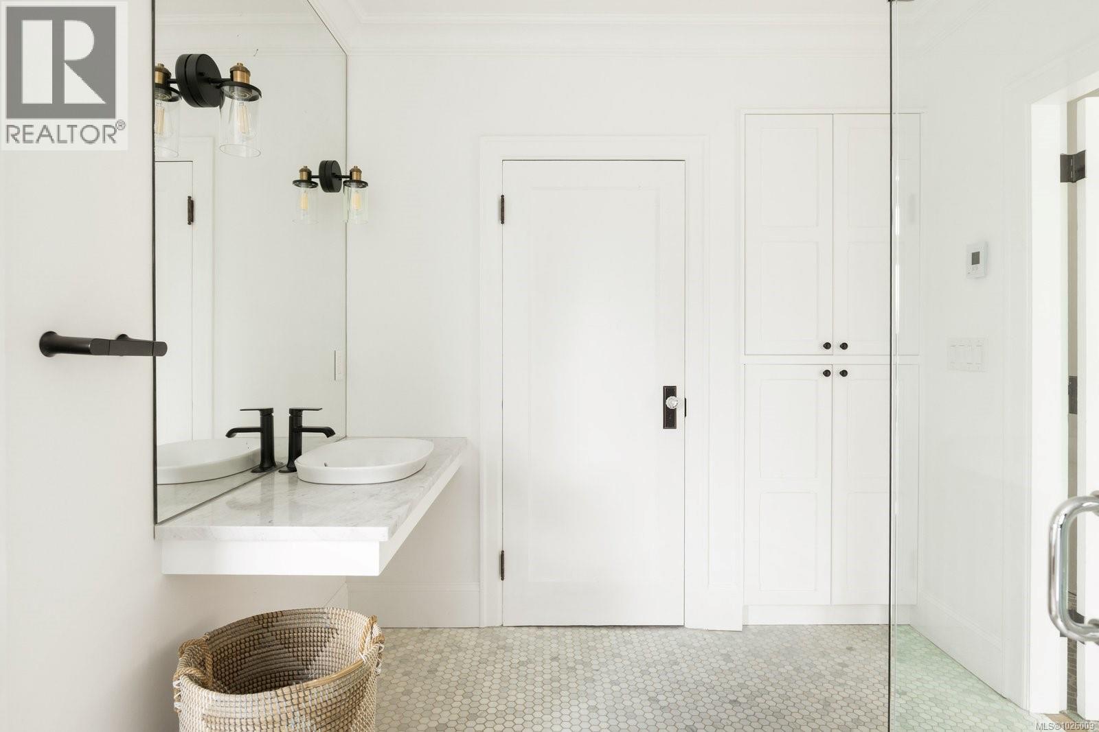  535 Falkland Road, Oak Bay