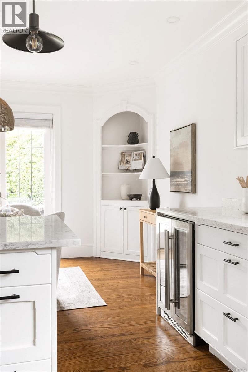  535 Falkland Road, Oak Bay