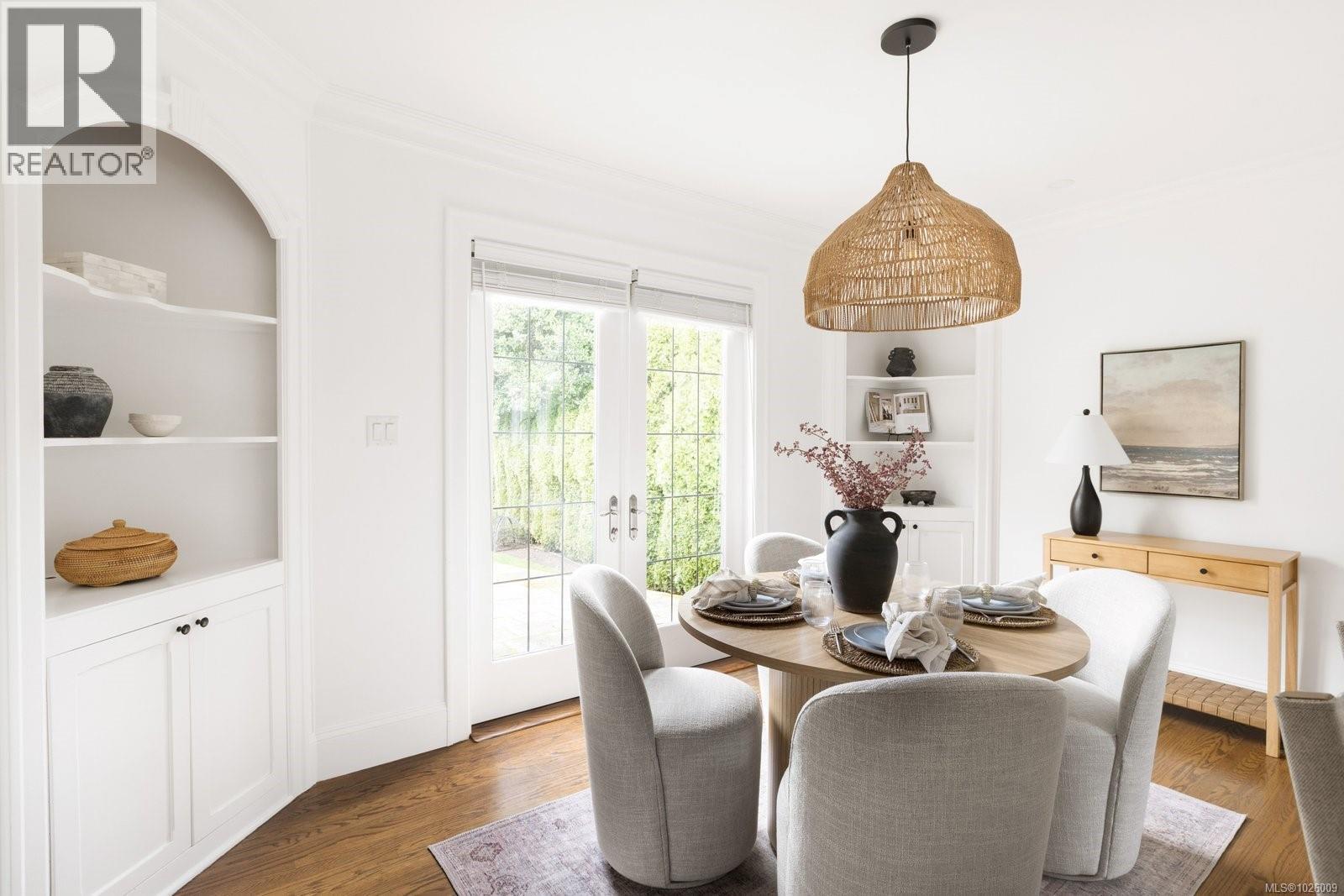  535 Falkland Road, Oak Bay