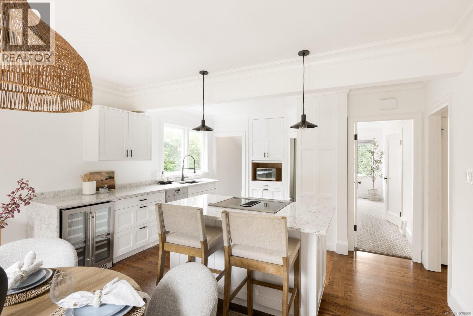  535 Falkland Road, Oak Bay