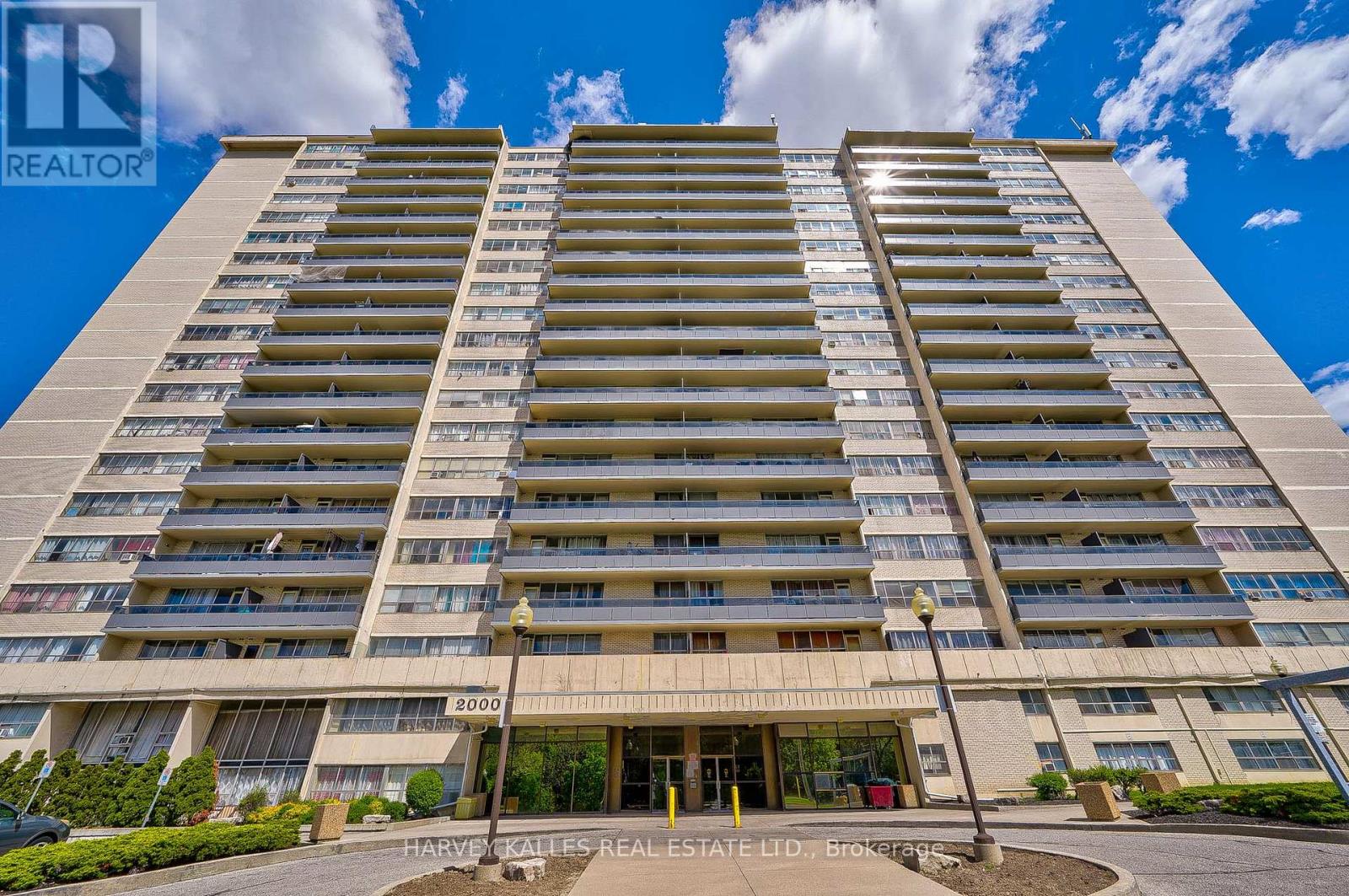 2000 Sheppard Avenue West 1208
