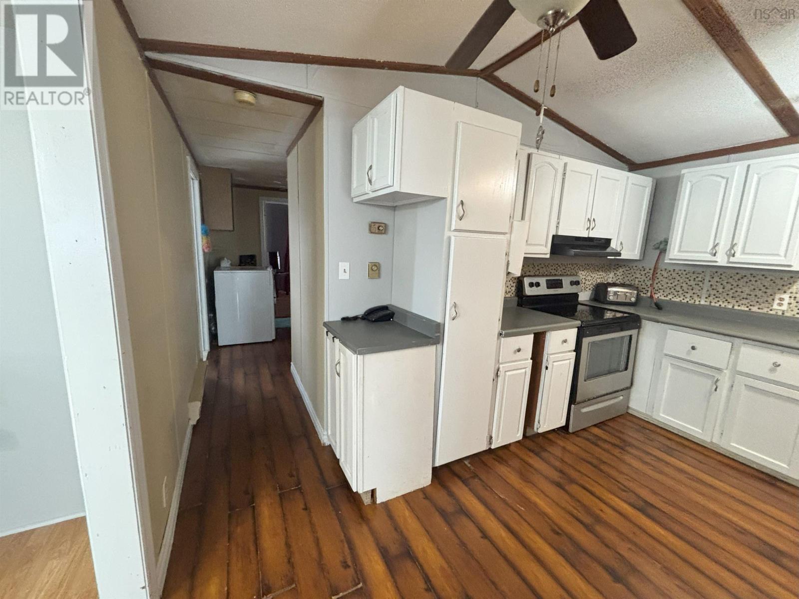 Property 21 of 30 of 35 Allan J Memorial Avenue