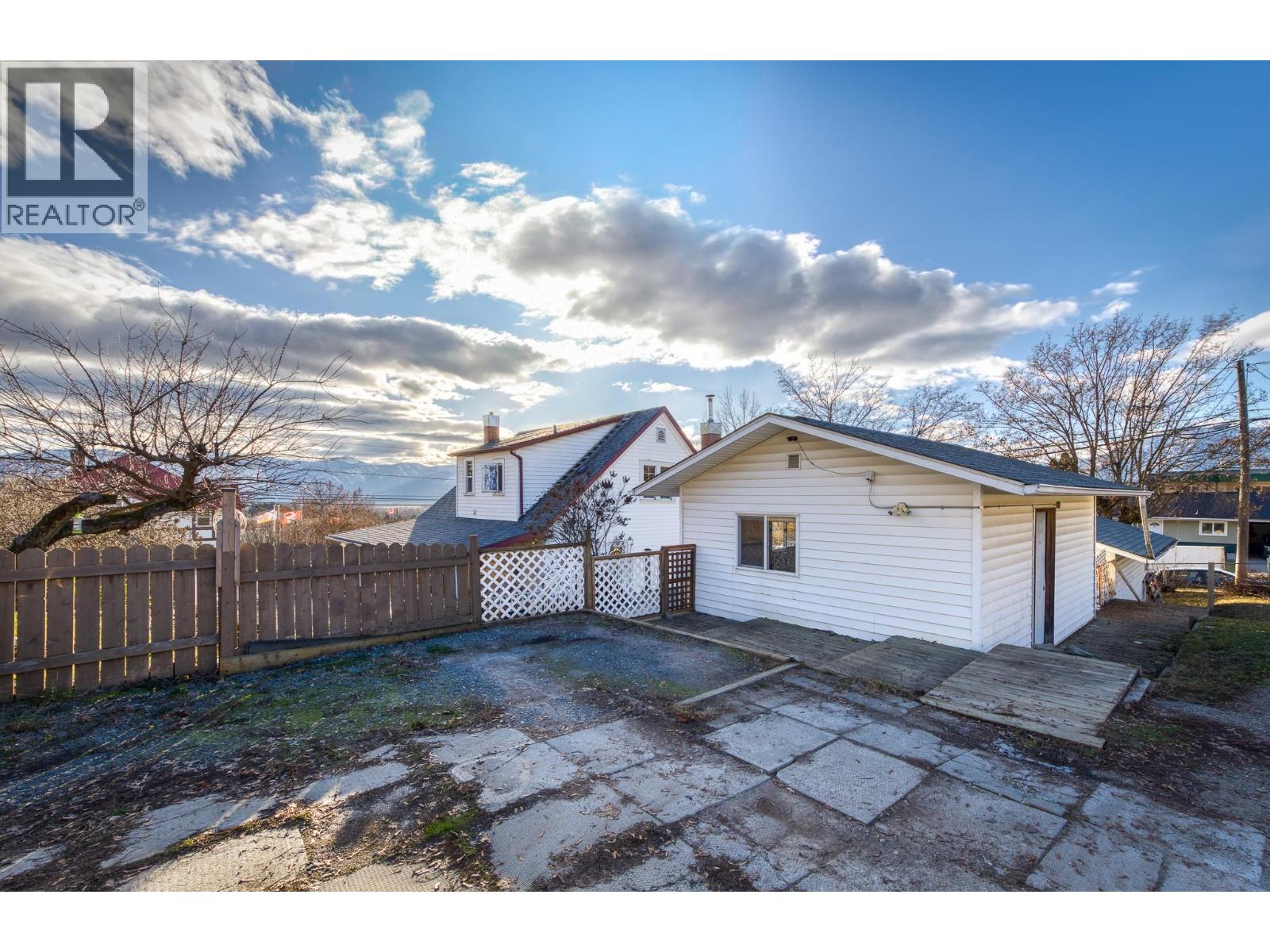 306 10th Avenue N, Creston